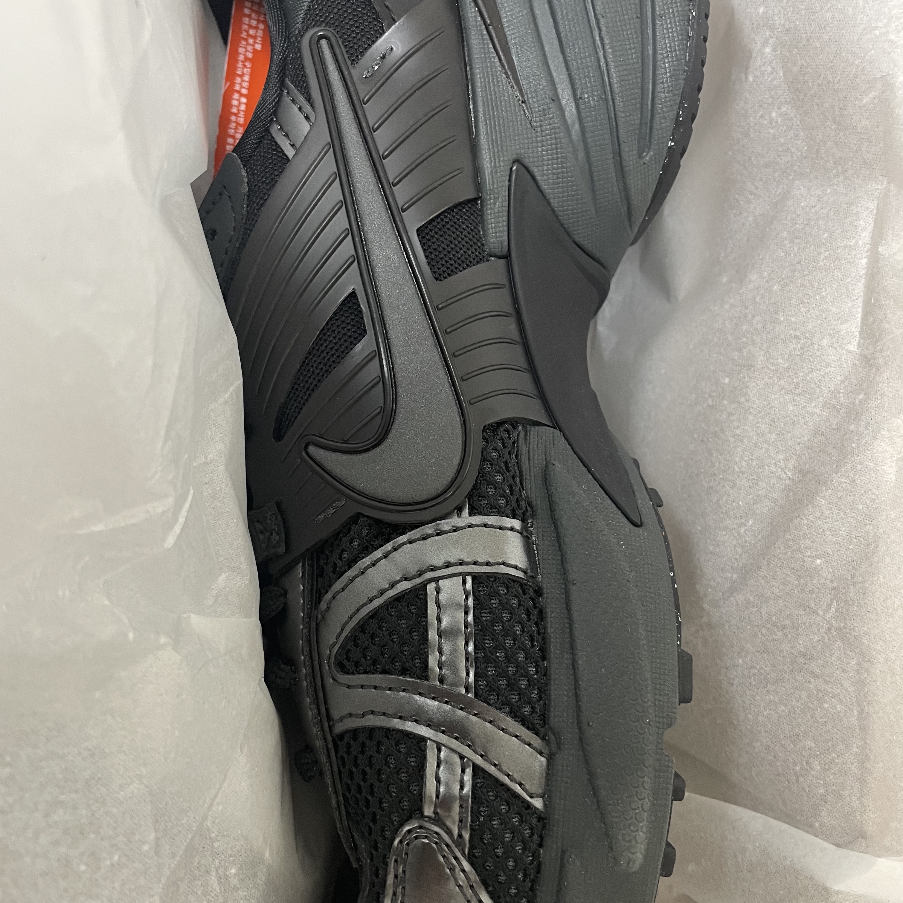 Nike V2K Run Black Anthracite 착용 스타일