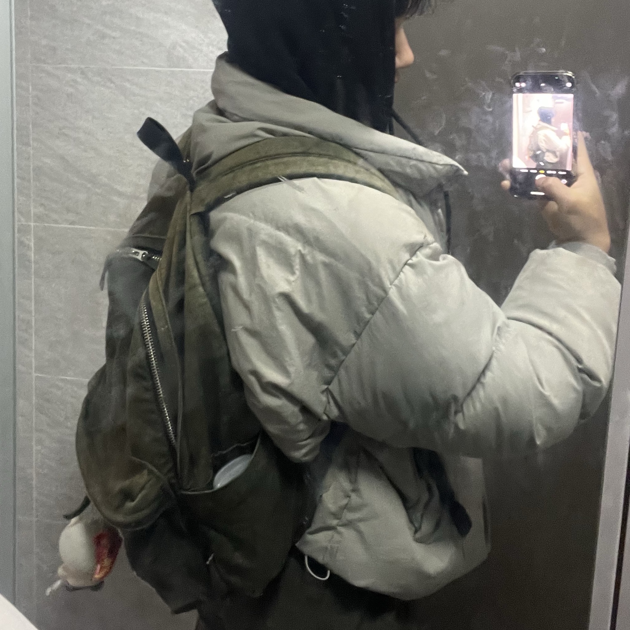 Stussy Canvas Backpack Washed Black 착용 스타일 - 2