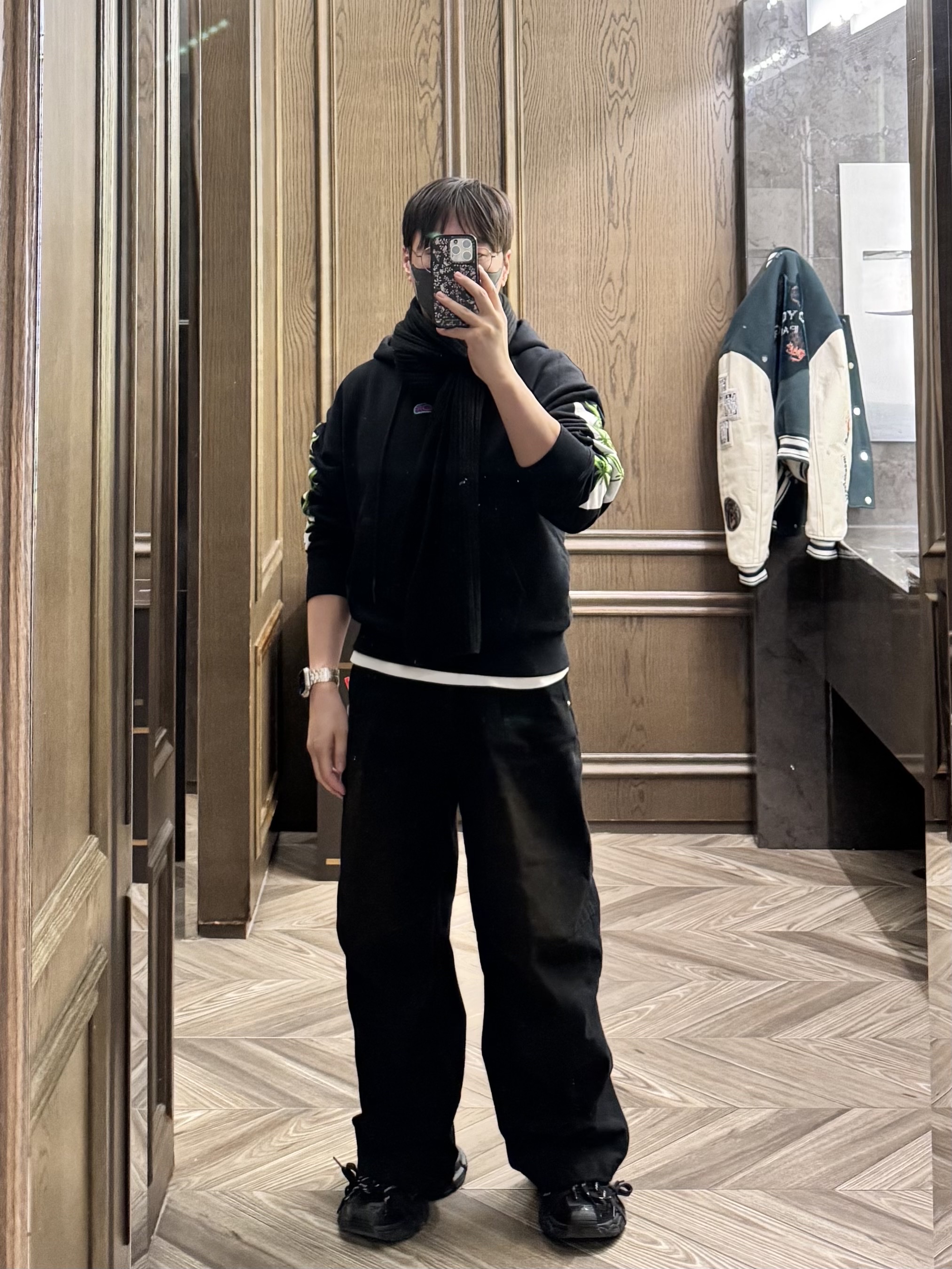 Off-White Weed Arrow Oversized Hoodie Black, Wooyoungmi 3D Wide Denim Pants Black 착용 스타일 - 1