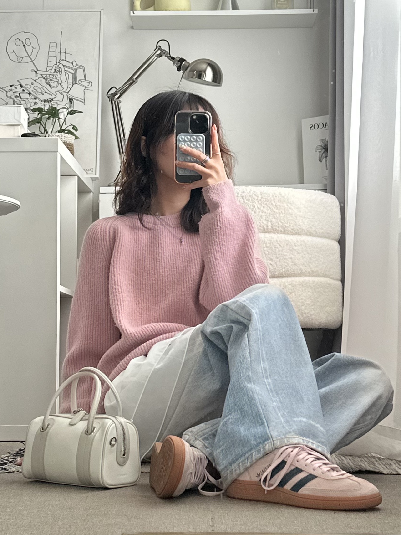 (W) Adidas Spezial Handball Clear Pink, APOA Rueda Mini Bag Off White 착용 스타일 - 1