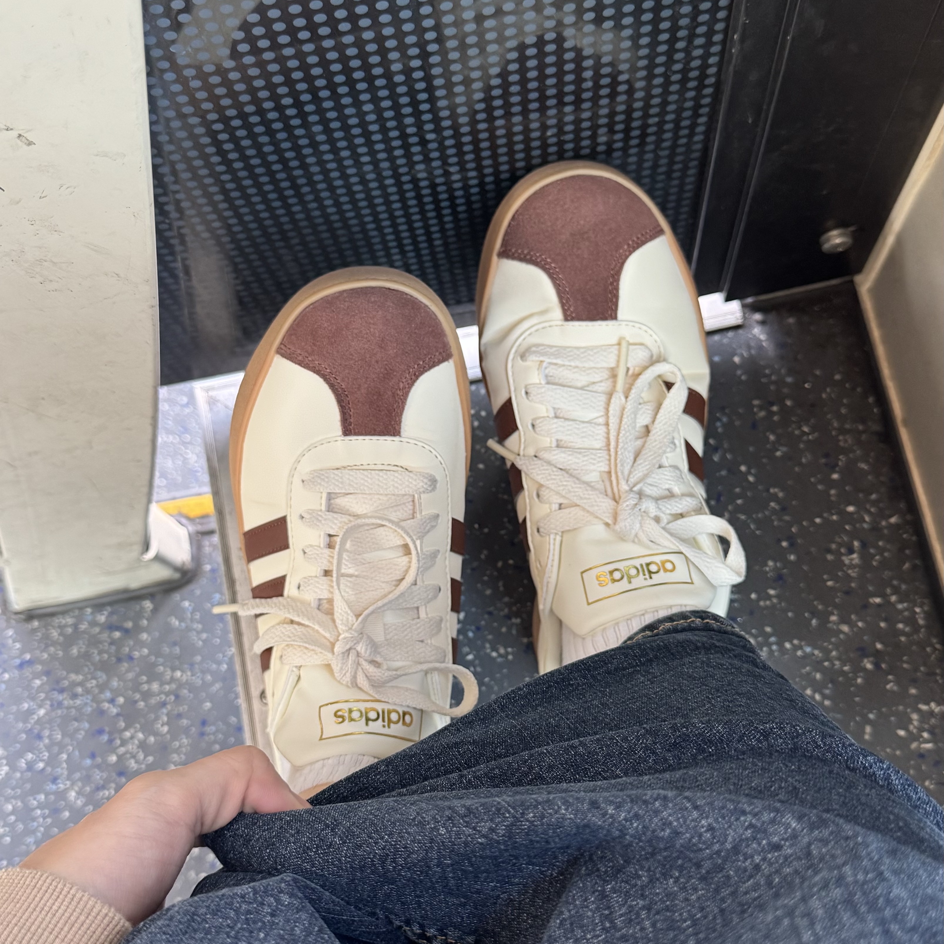 Adidas VL Court 2.0 Cream Brown 착용 스타일