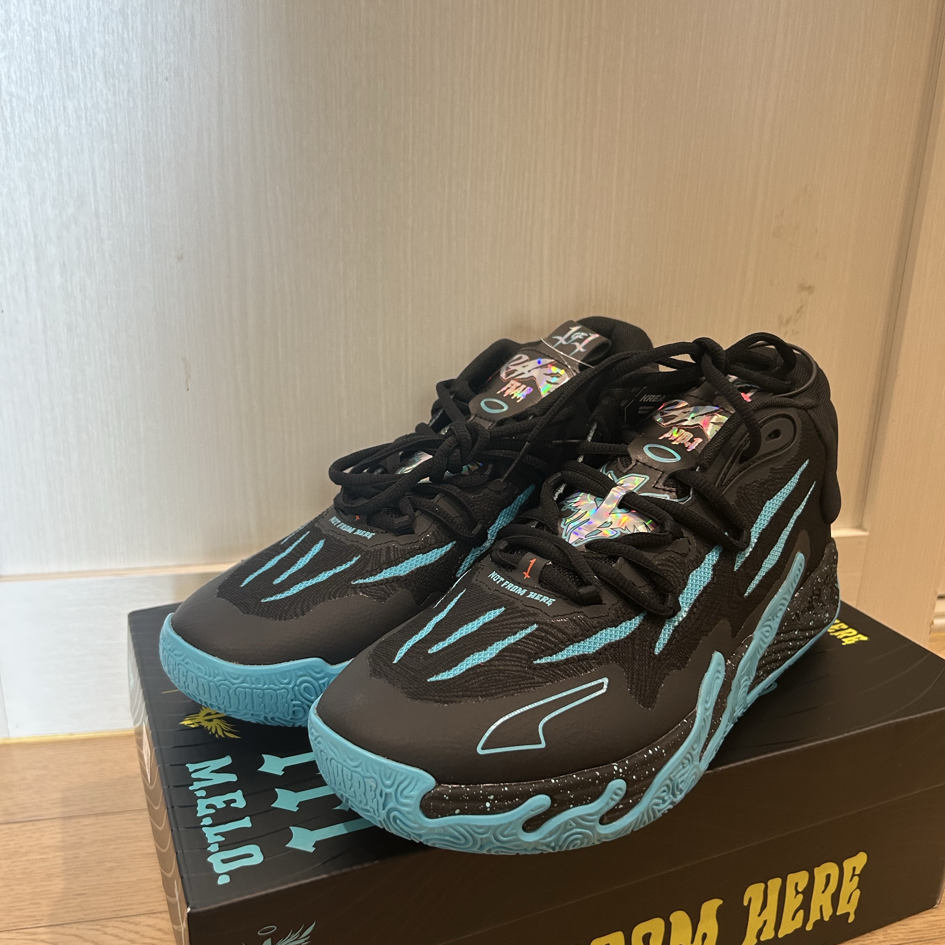 Puma MB.03 Lamelo Ball Blue Hive Black Electric Peppermint 착용 스타일