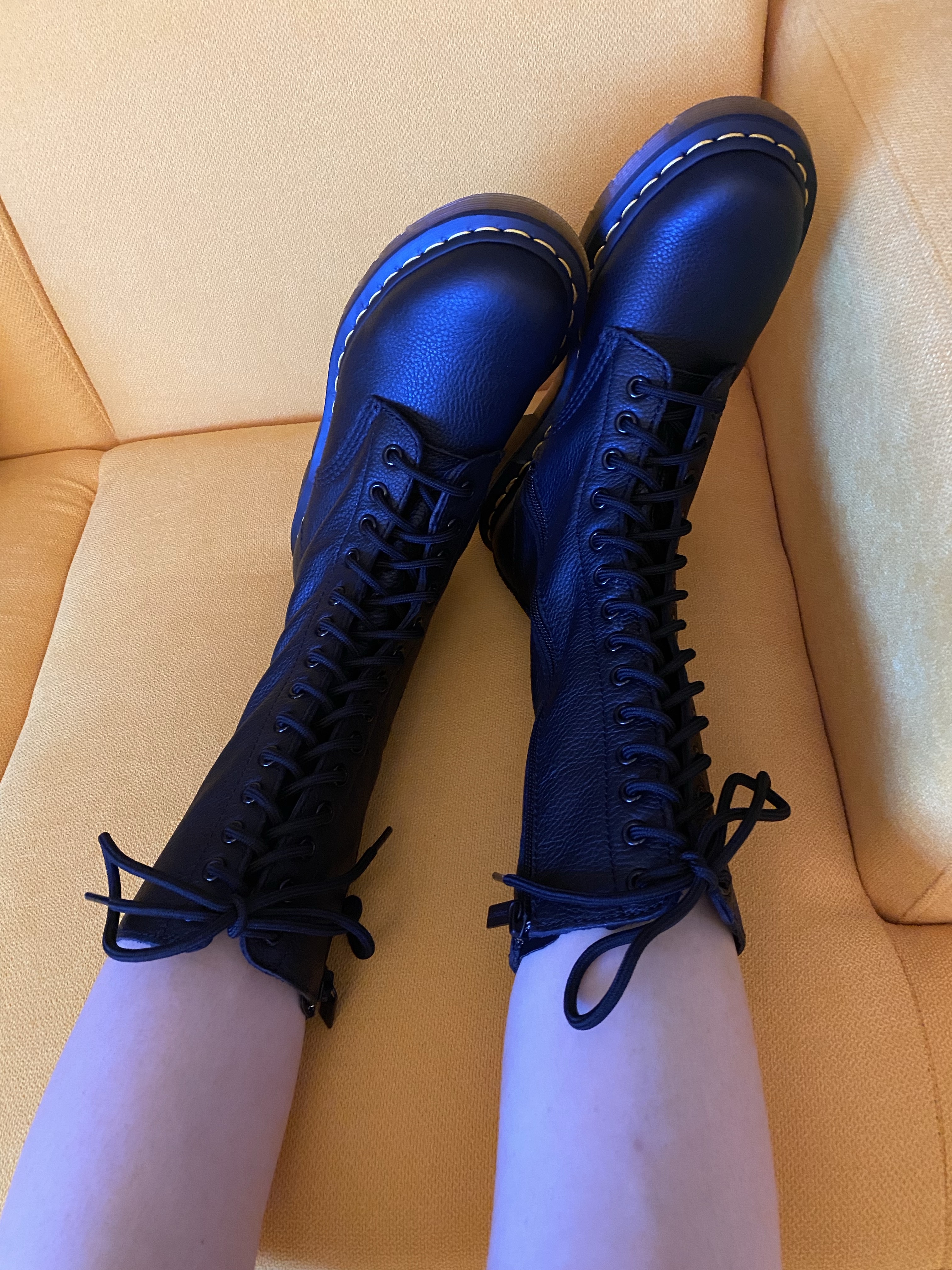 (W) Dr. Martens 1B99 Boots Black 착용 스타일 - 3