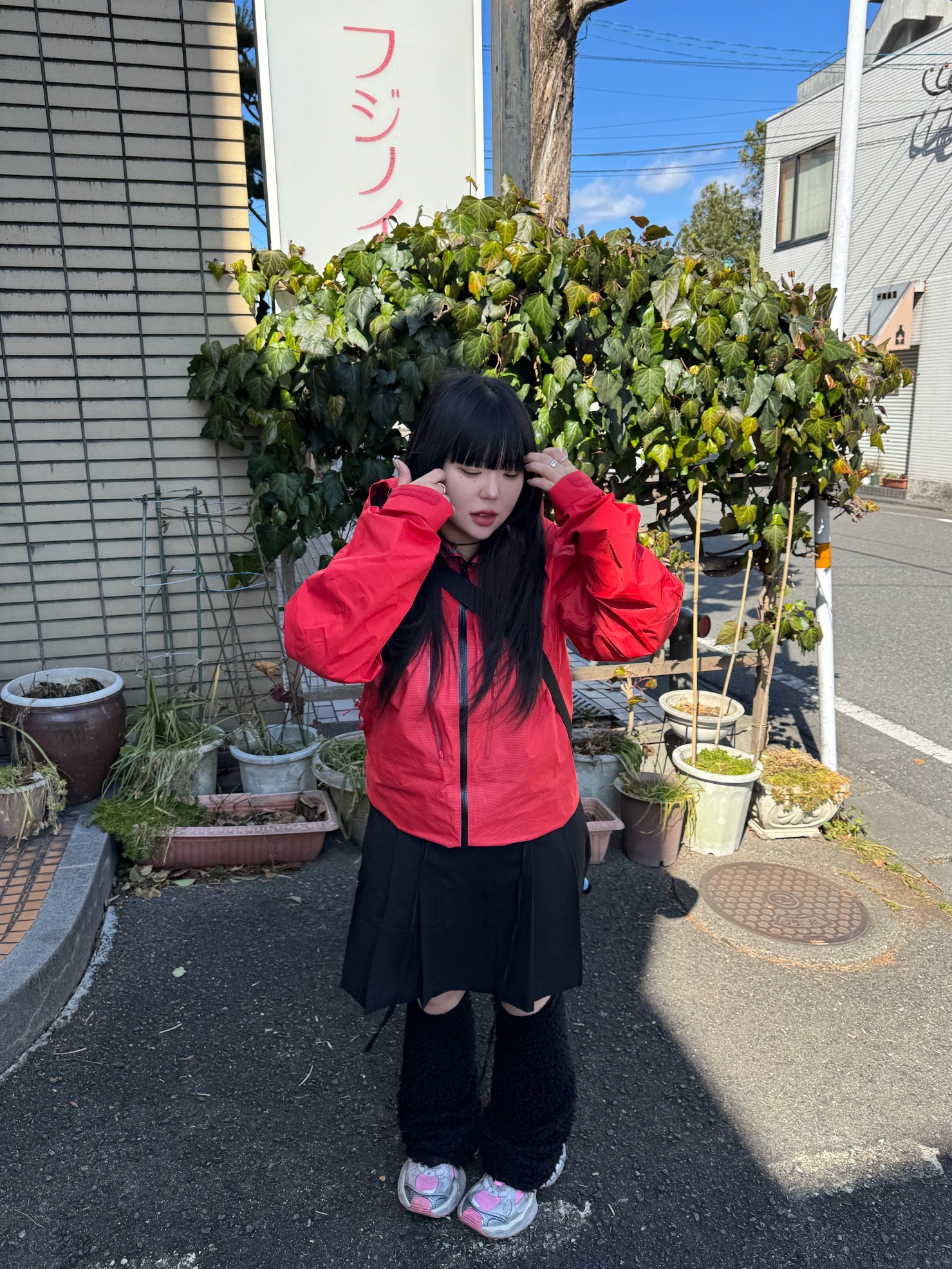 (W) Balenciaga 3XL Sneakers White Gray Pink, Arc'teryx Alpha Jacket Black 착용 스타일 - 1