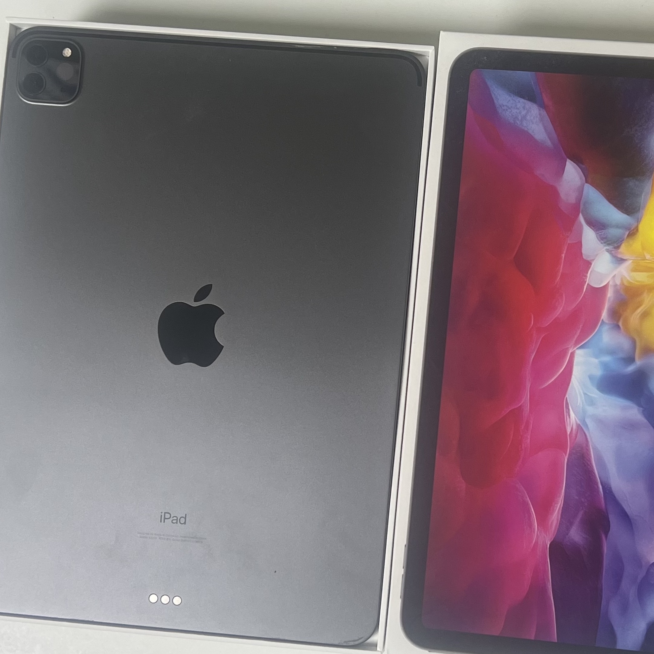 Apple iPad Pro 4th Gen 11-inch Wifi 128GB Space Gray (Korean Ver.) 착용 스타일