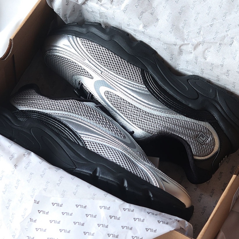 [6% 적립] FILA Pantera 99/25 Silver 착용 스타일 - 3