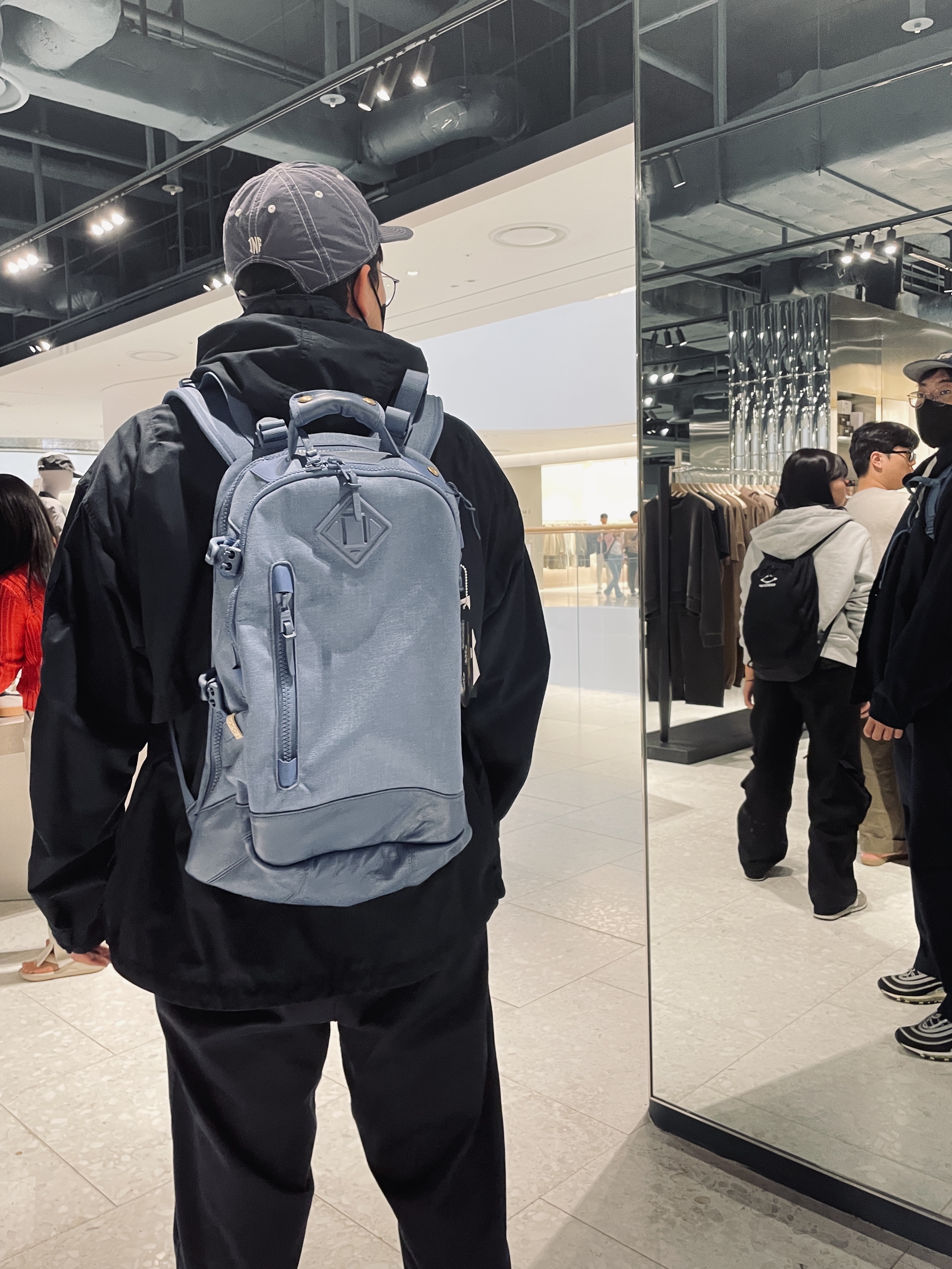 Visvim Cordura 20L Backpack Blue - 23SS, Nanamica Hooded Jacket Navy 착용 스타일