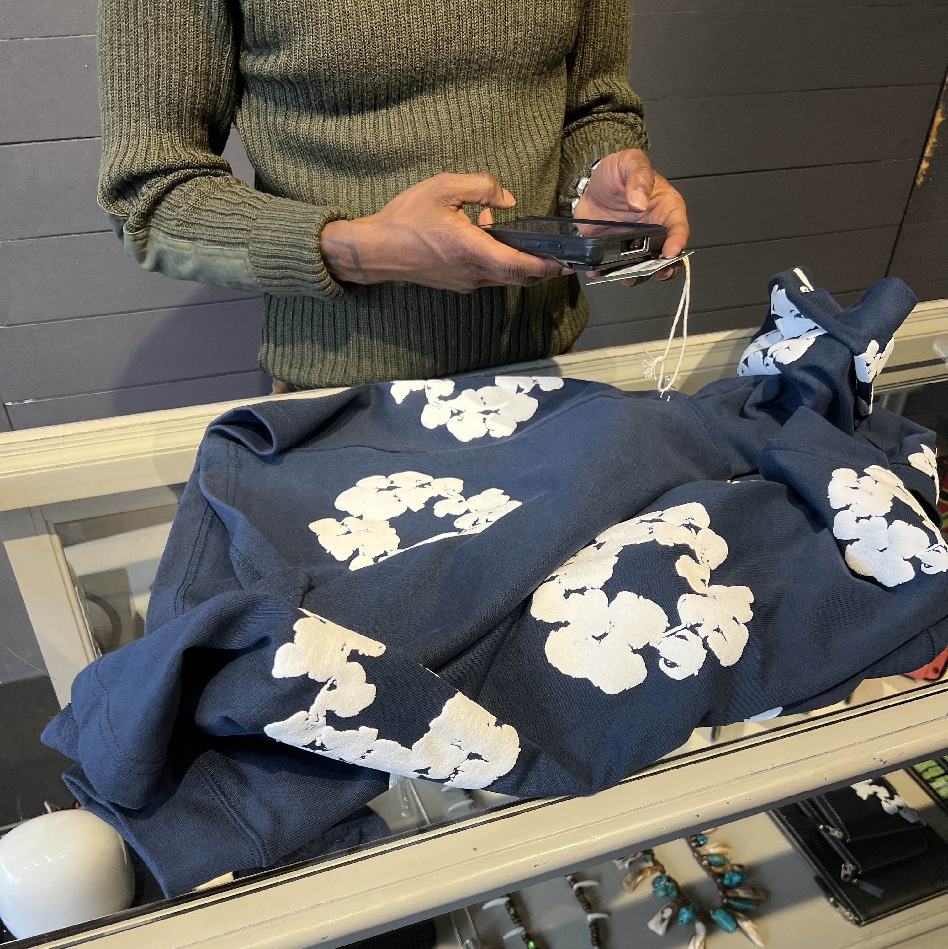 Denim Tears Long Sleeve Cotton Wreath T-Shirt Navy 착용 스타일 - 1