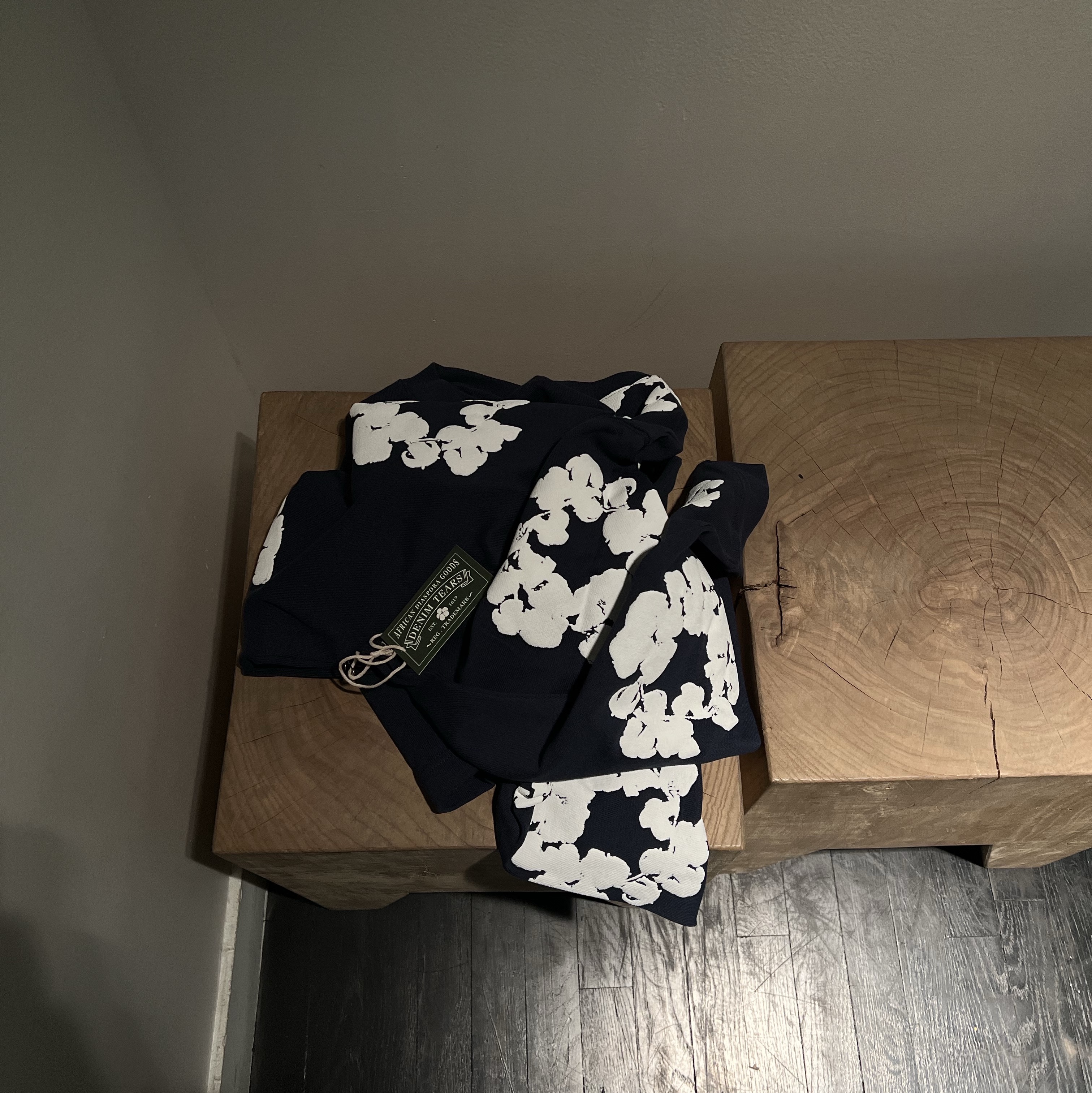 Denim Tears Long Sleeve Cotton Wreath T-Shirt Navy 착용 스타일 - 3