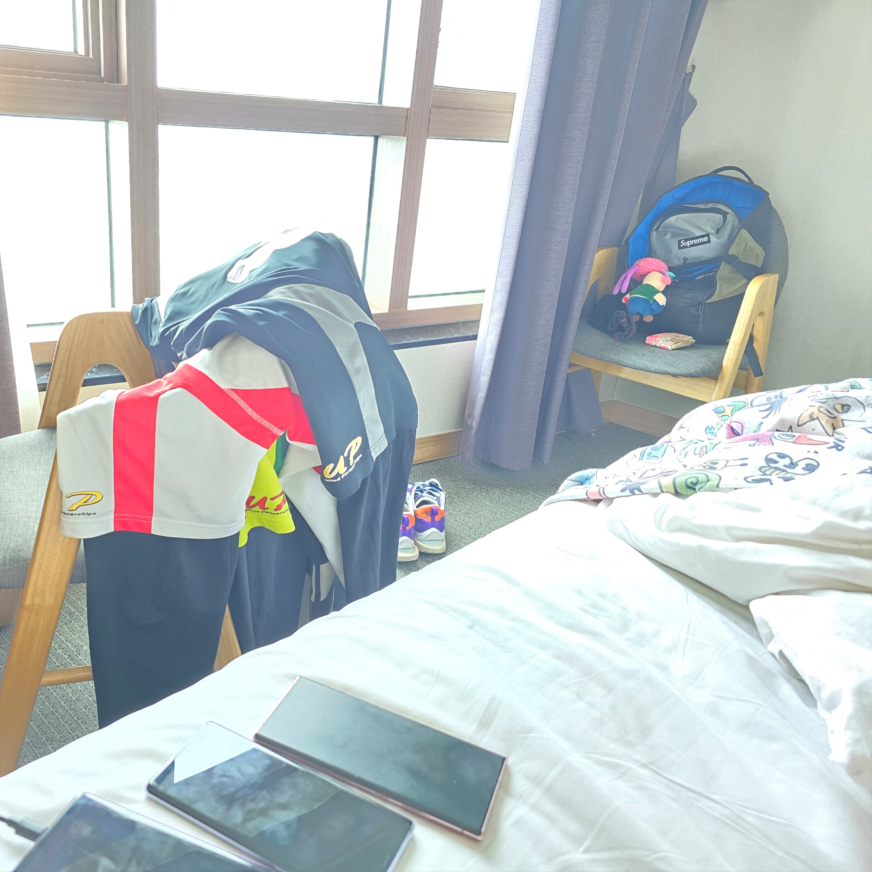 Supreme Backpack Blue - 23FW, Supreme Hooded Soccer Jersey Black - 23FW 착용 스타일