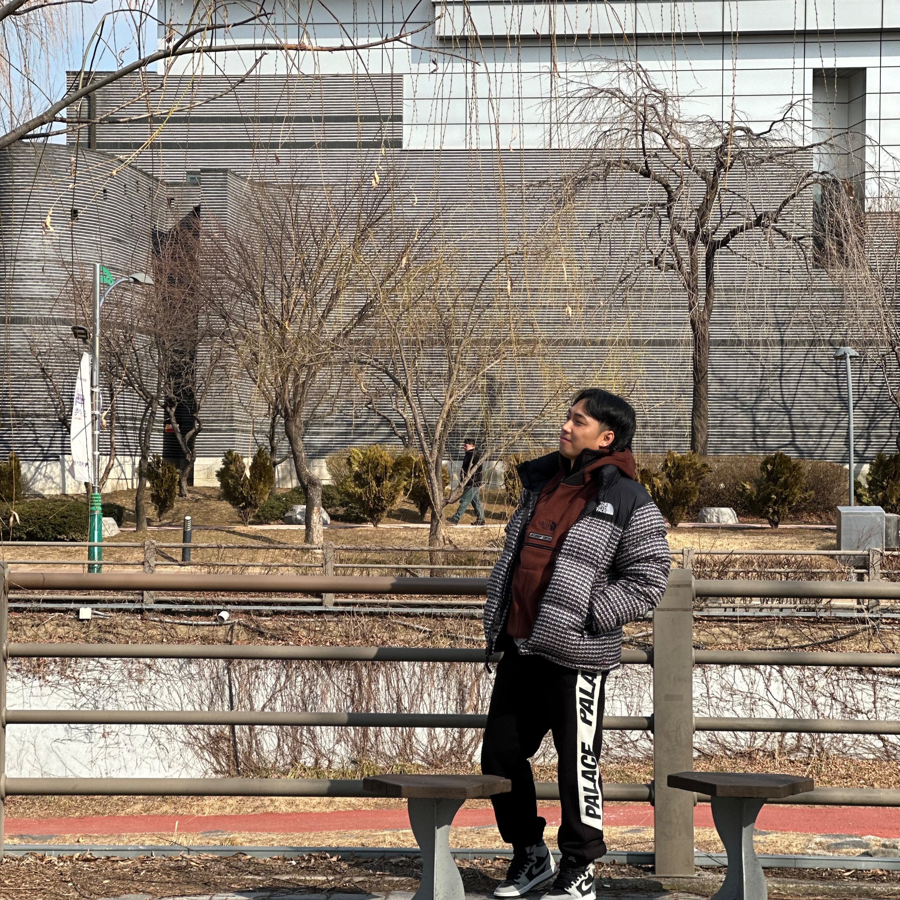 Supreme x The North Face Steep Tech Fleece Pullover Brown - 22FW, Stussy Small Stock Crew Socks White (3 Pack) 착용 스타일 - 1