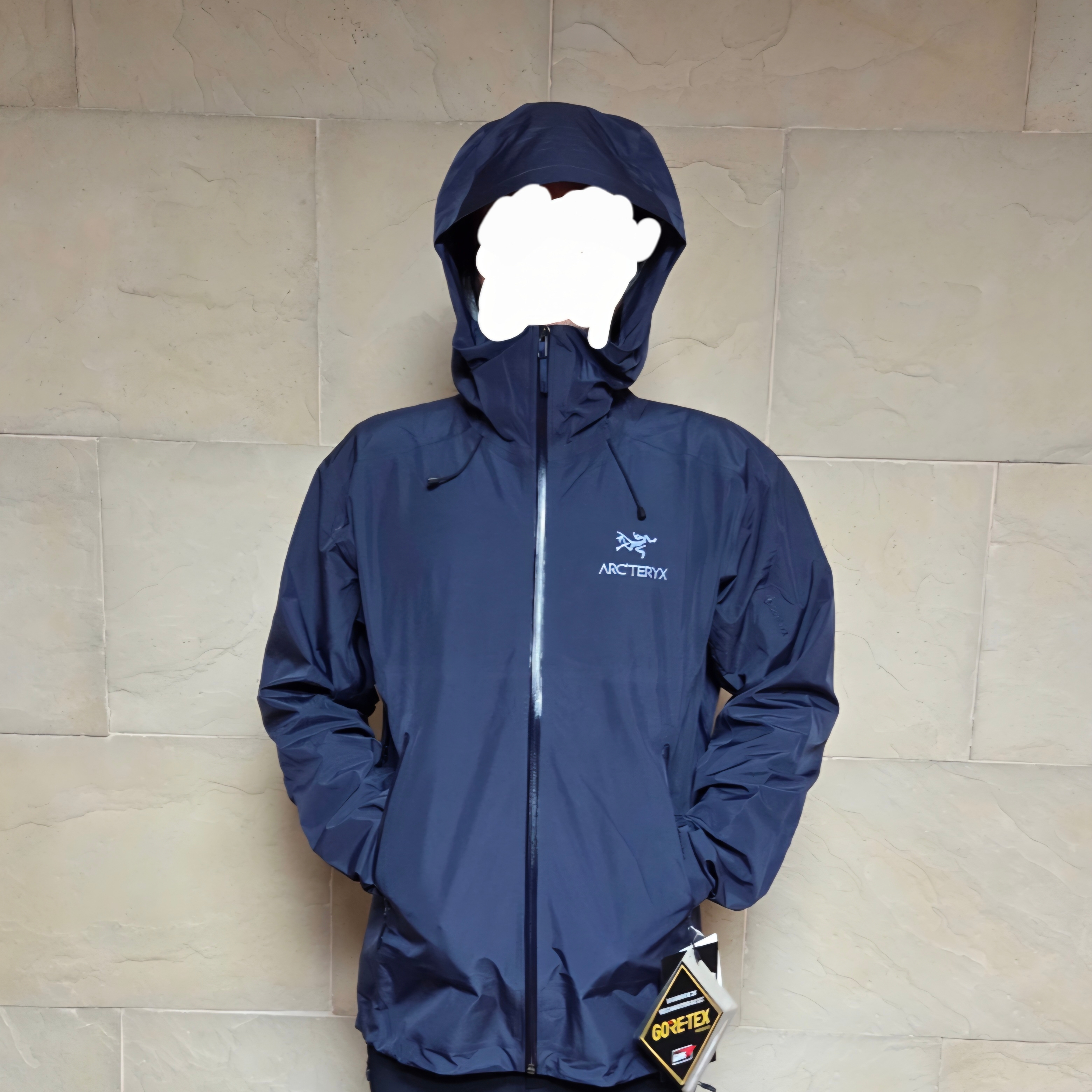 Arc'teryx Beta LT Jacket Black Sapphire 착용 스타일