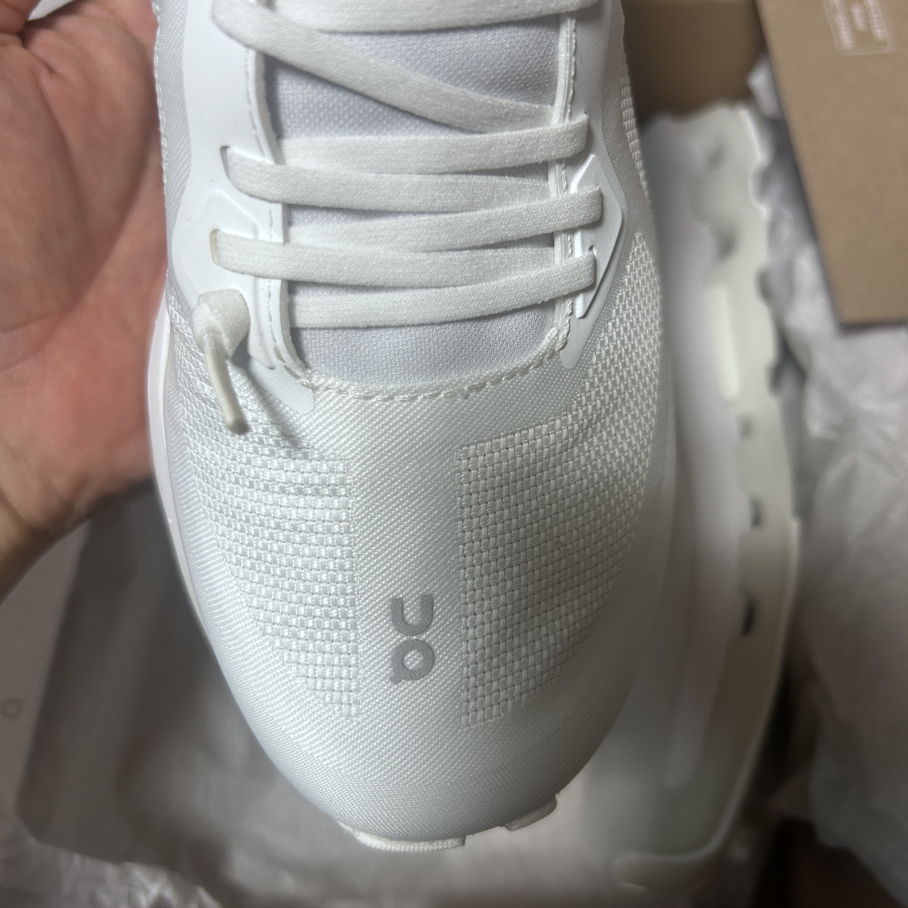 (W) On Running x Kith Cloudzone White Ice 착용 스타일 - 2