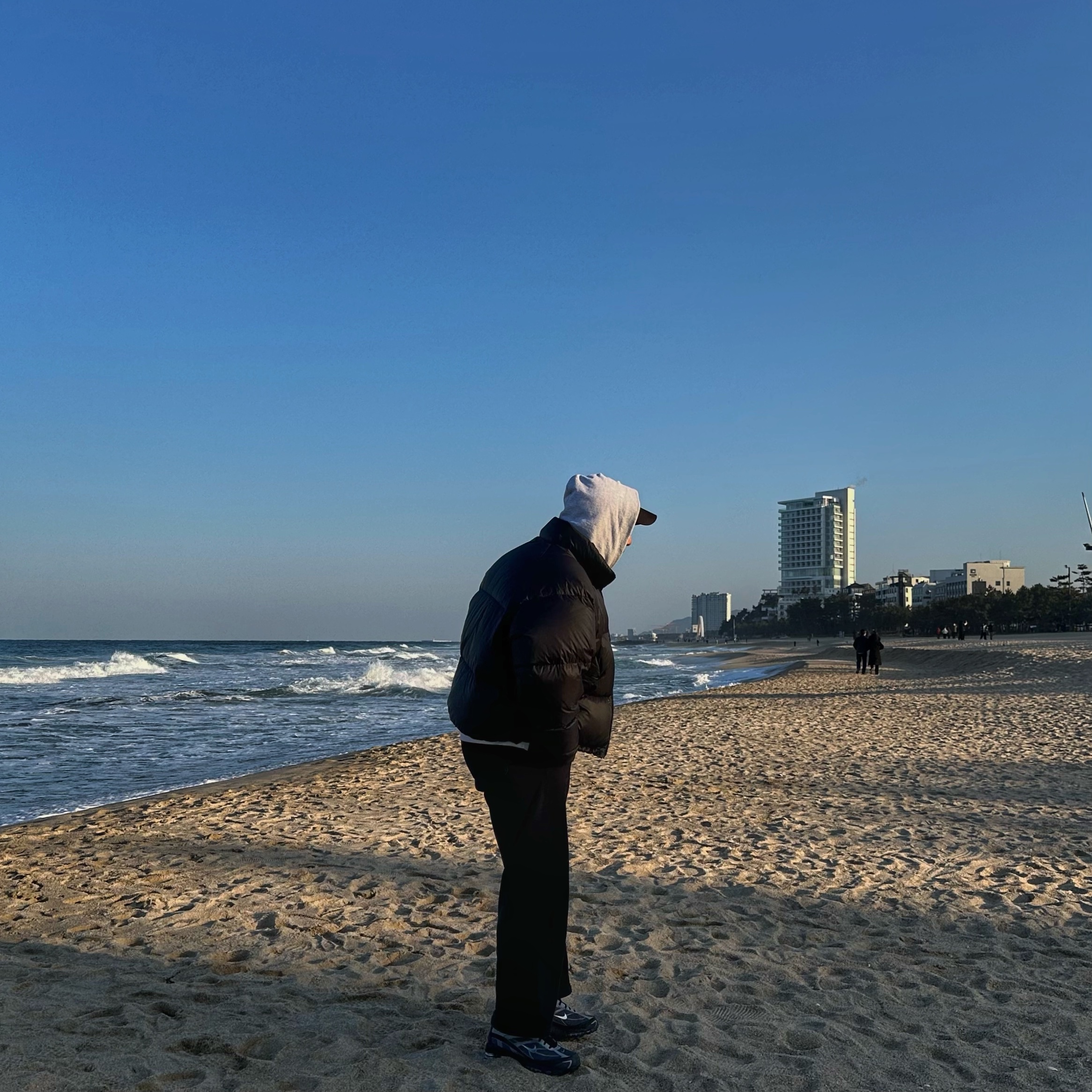 Nike Shox Ride 2 Light Graphite Anthracite, Yeezy x Gosha Rubchinskiy YZY Black Dogs Hoodie Heather Grey 착용 스타일 - 3