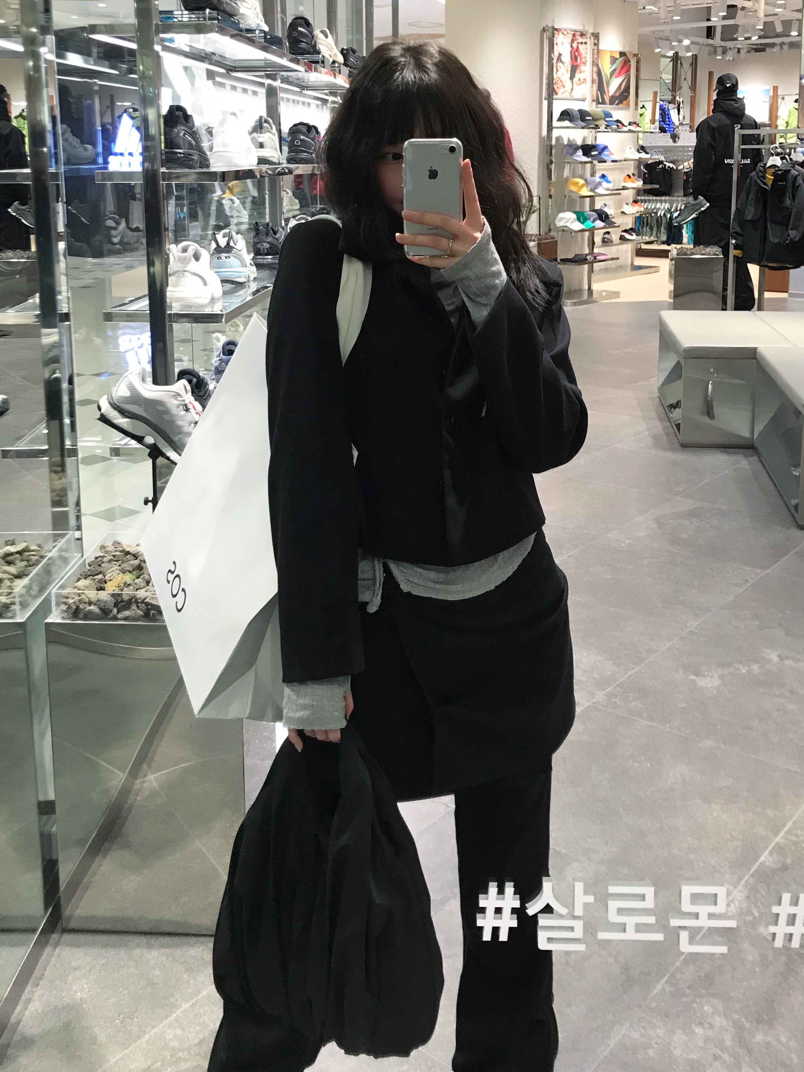 코이세이오 셔링 훅 후디 멜란지 그레이, (W) 나이키 샥스 R4 블랙 착용 스타일 - 1