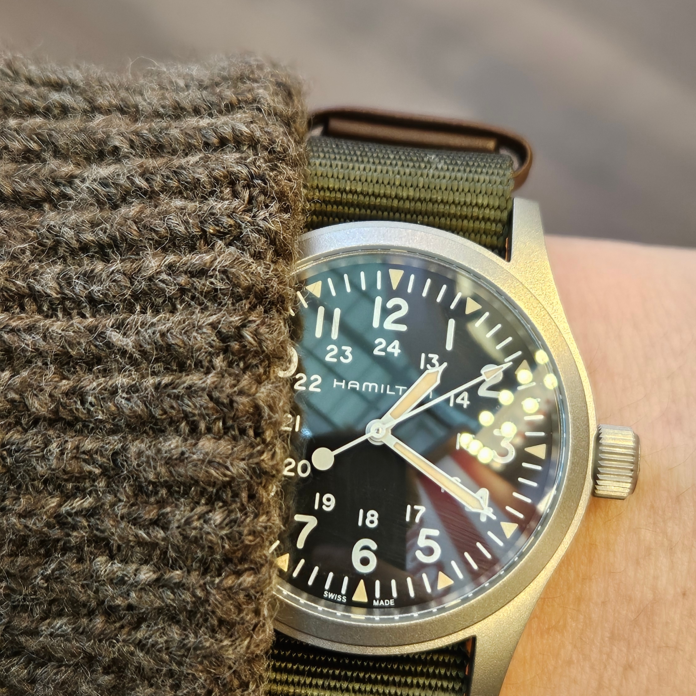 Hamilton Khaki Field Mechanical 38mm Nato Strap Green Black 착용 스타일