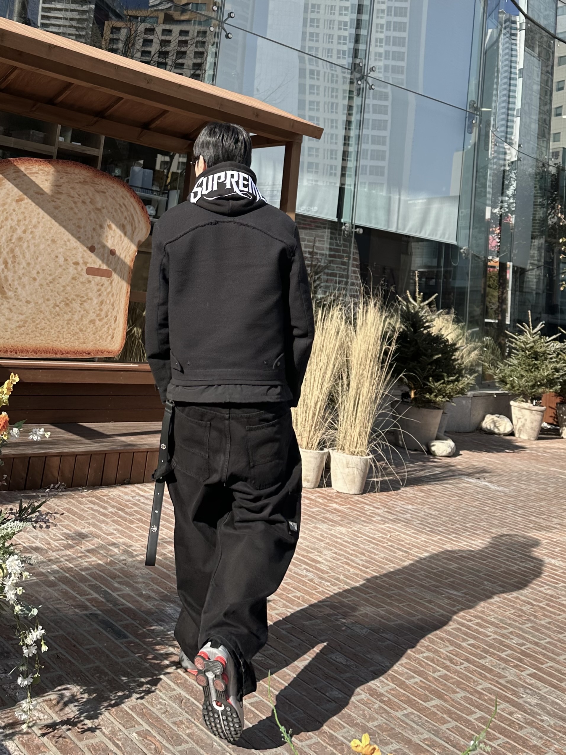 Supreme Mister Cartoon Zip Up Hooded Sweatshirt Black - 24FW, Nike Shox R4 Black and Metallic Silver 착용 스타일