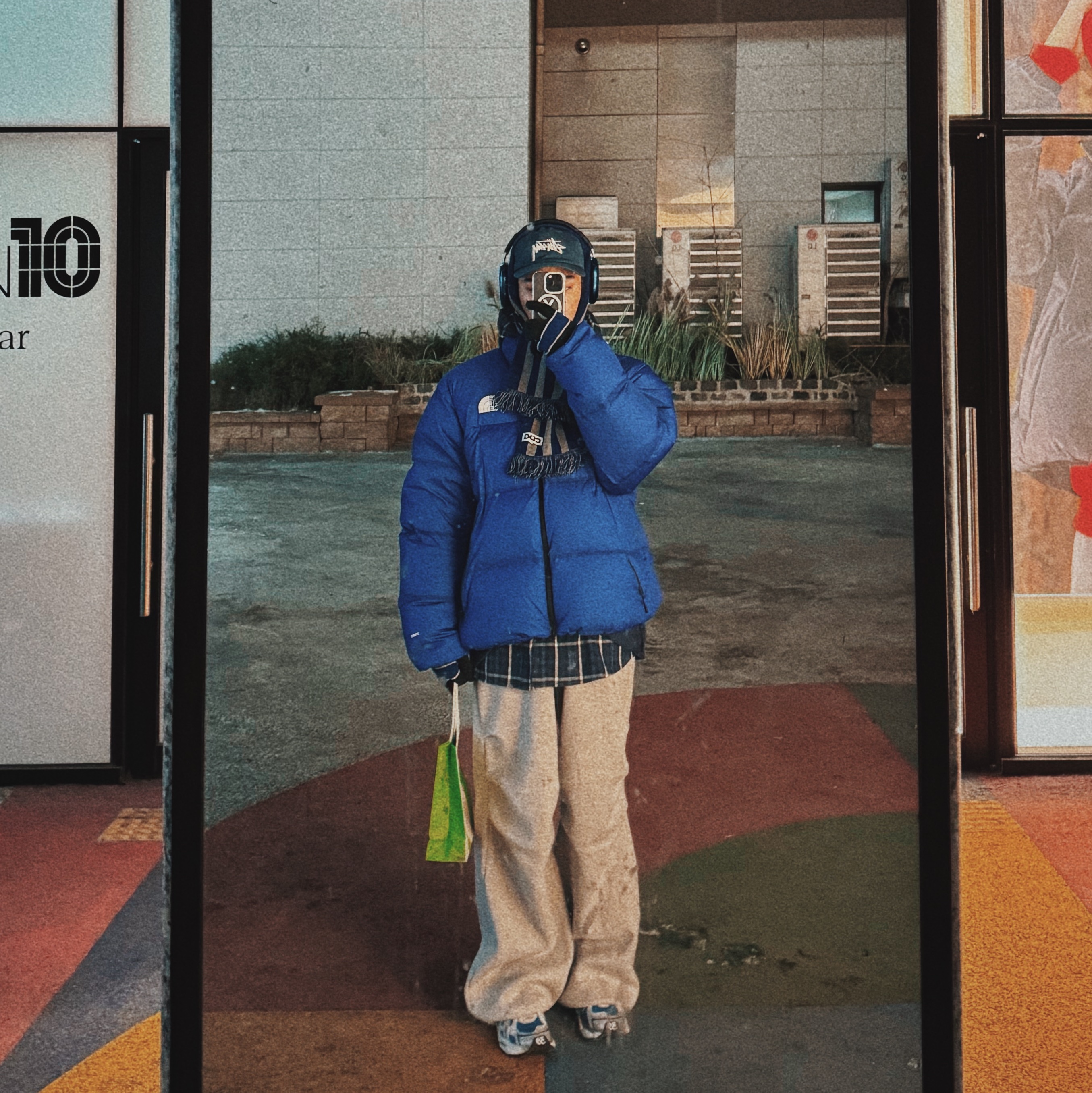 The North Face RMST Nuptse Jacket Lapis Blue, Balenciaga Runner Sneakers Blue White 착용 스타일