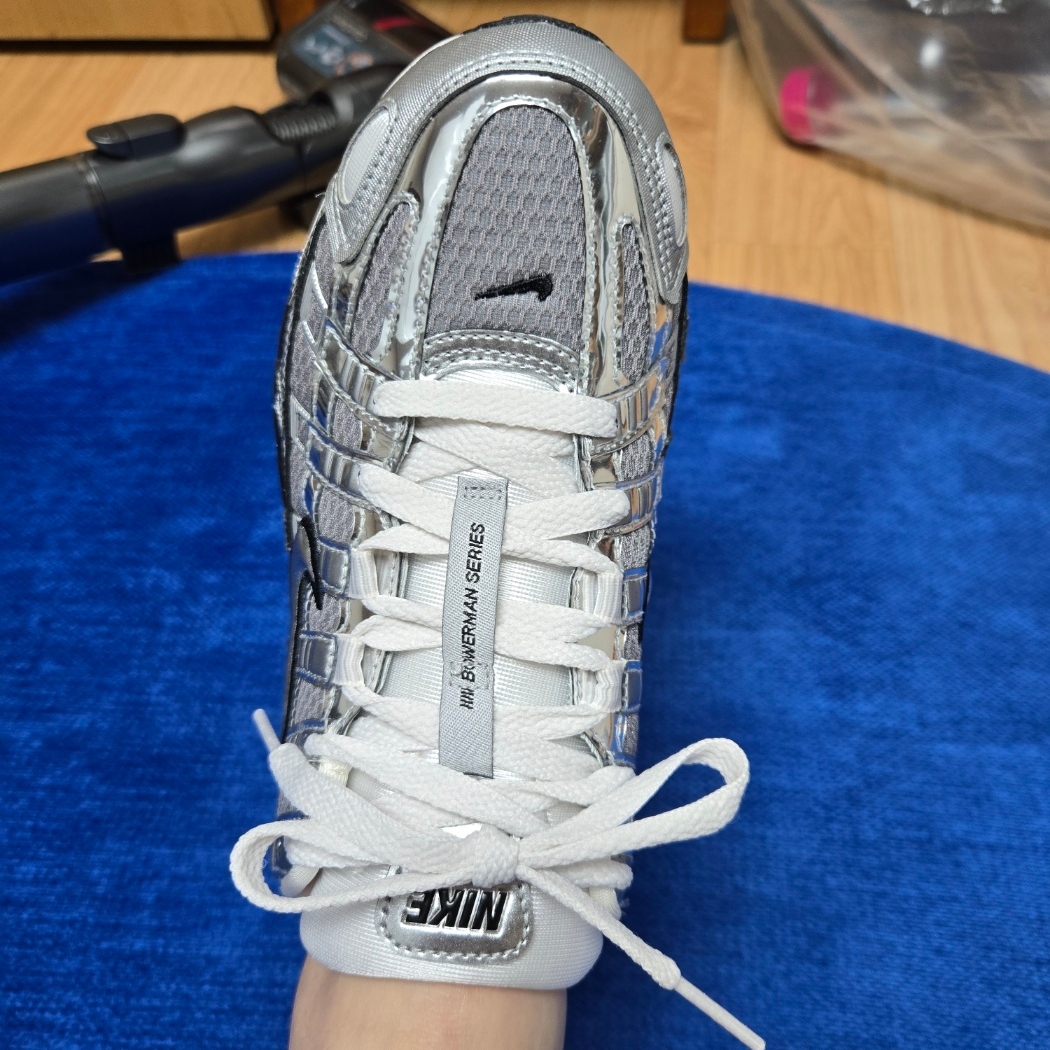 Nike P-6000 Metallic Silver 착용 스타일