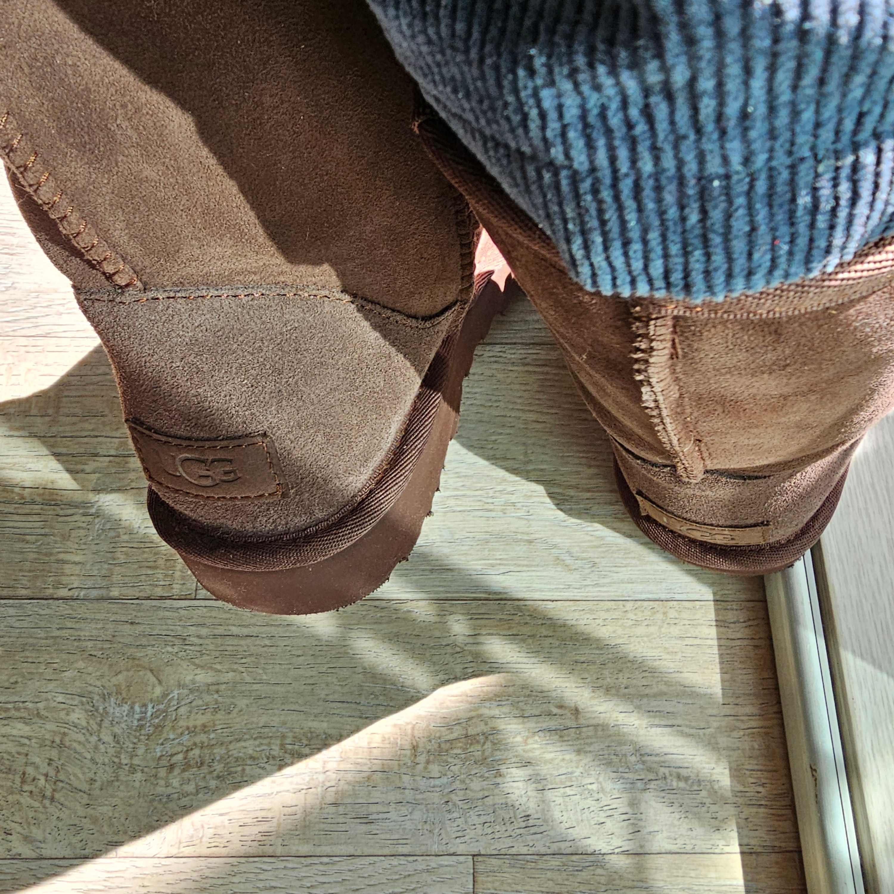 (W) UGG Classic Short II Burnt Cedar 착용 스타일 - 2