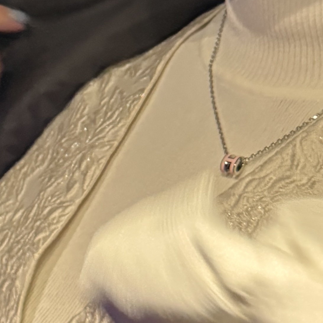 (W) Hermes Mini Pop H Pendant Palladium & Rose Dragee 착용 스타일
