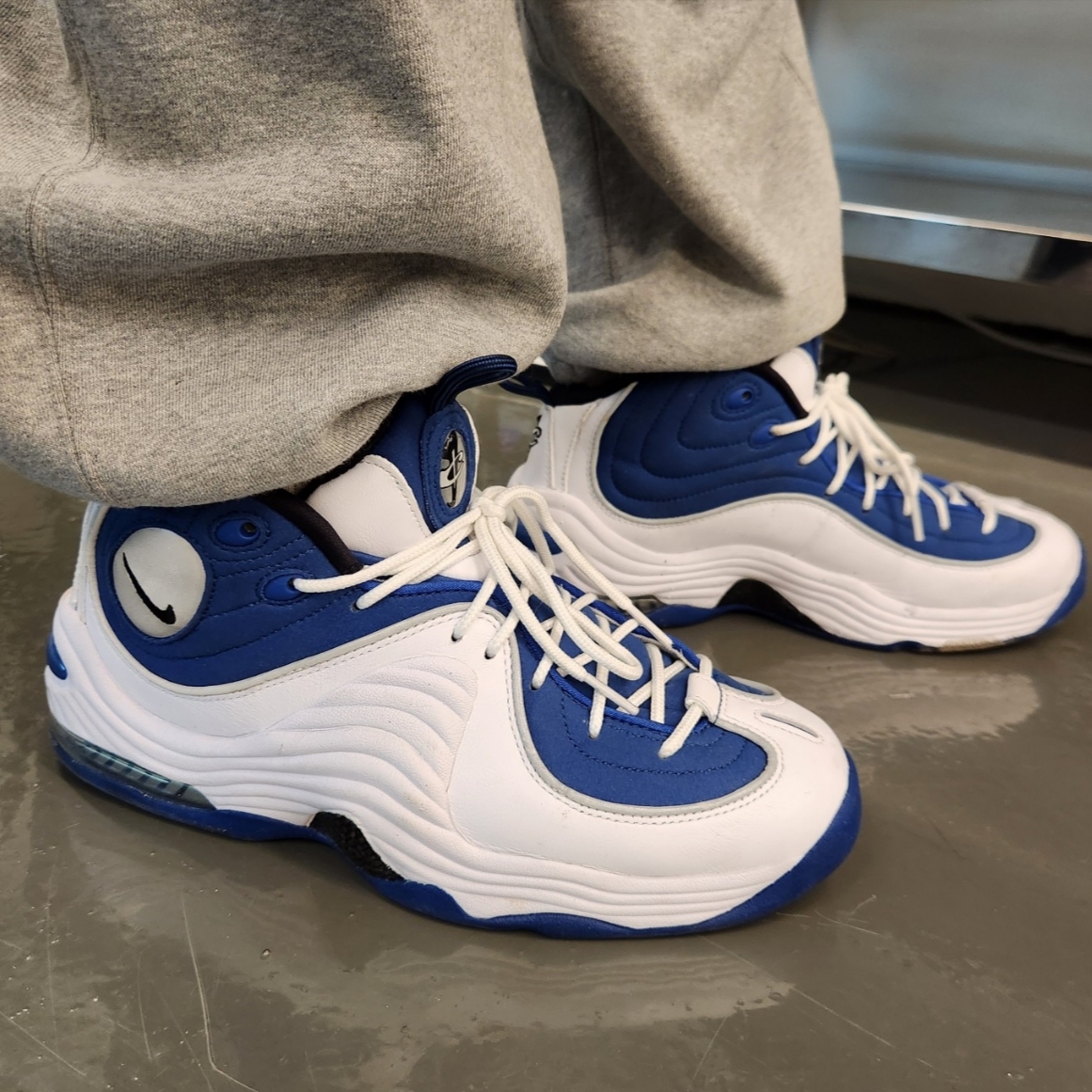 Nike Air Penny II Atlantic Blue, True Religion TR Classic Sweatpants Melnage Grey 착용 스타일 - 3