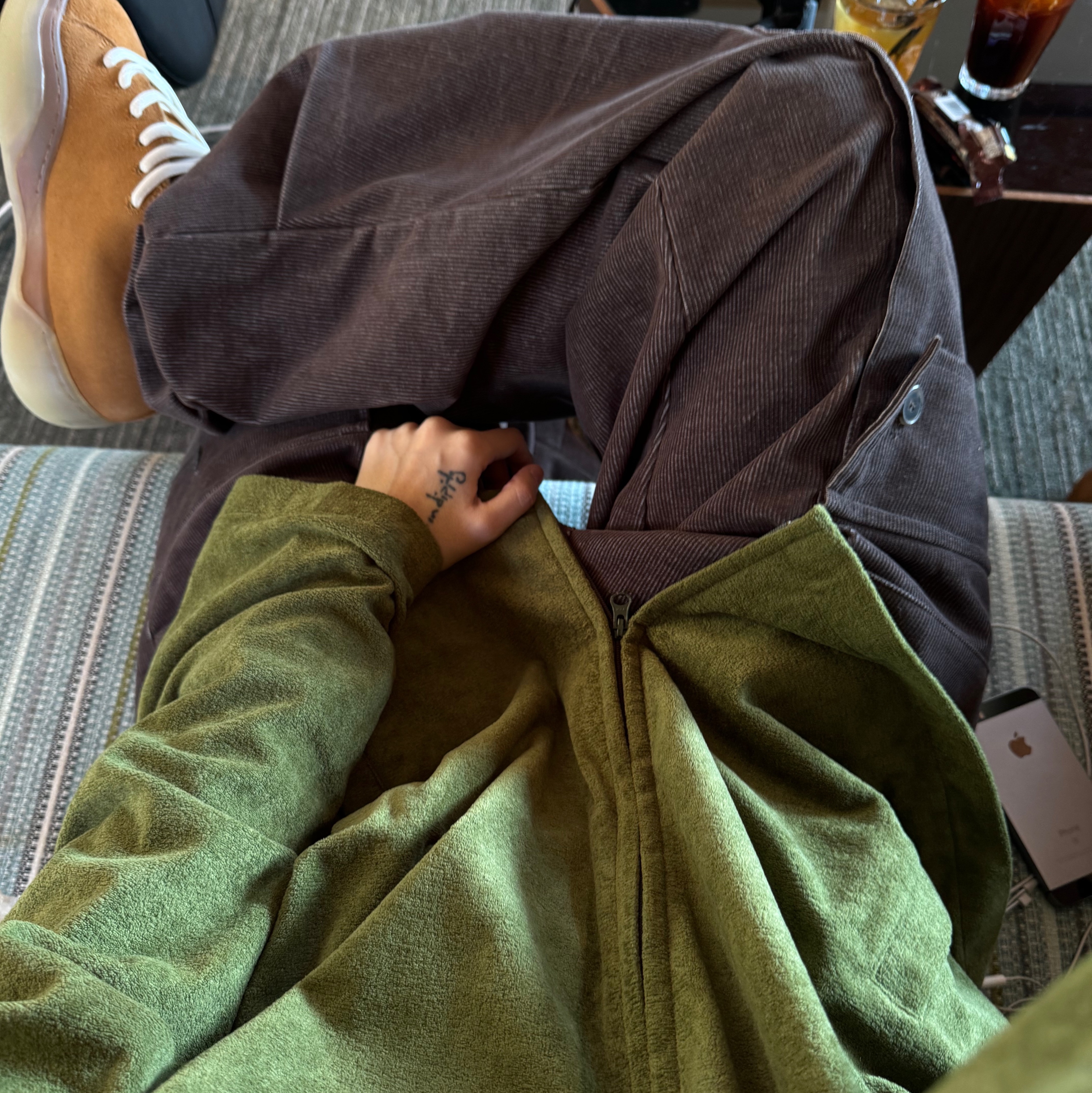 Hono Report Hooded Zip-Up Olive Green, Hono Report Big Pocket Cargo Pants Brown 착용 스타일 - 5