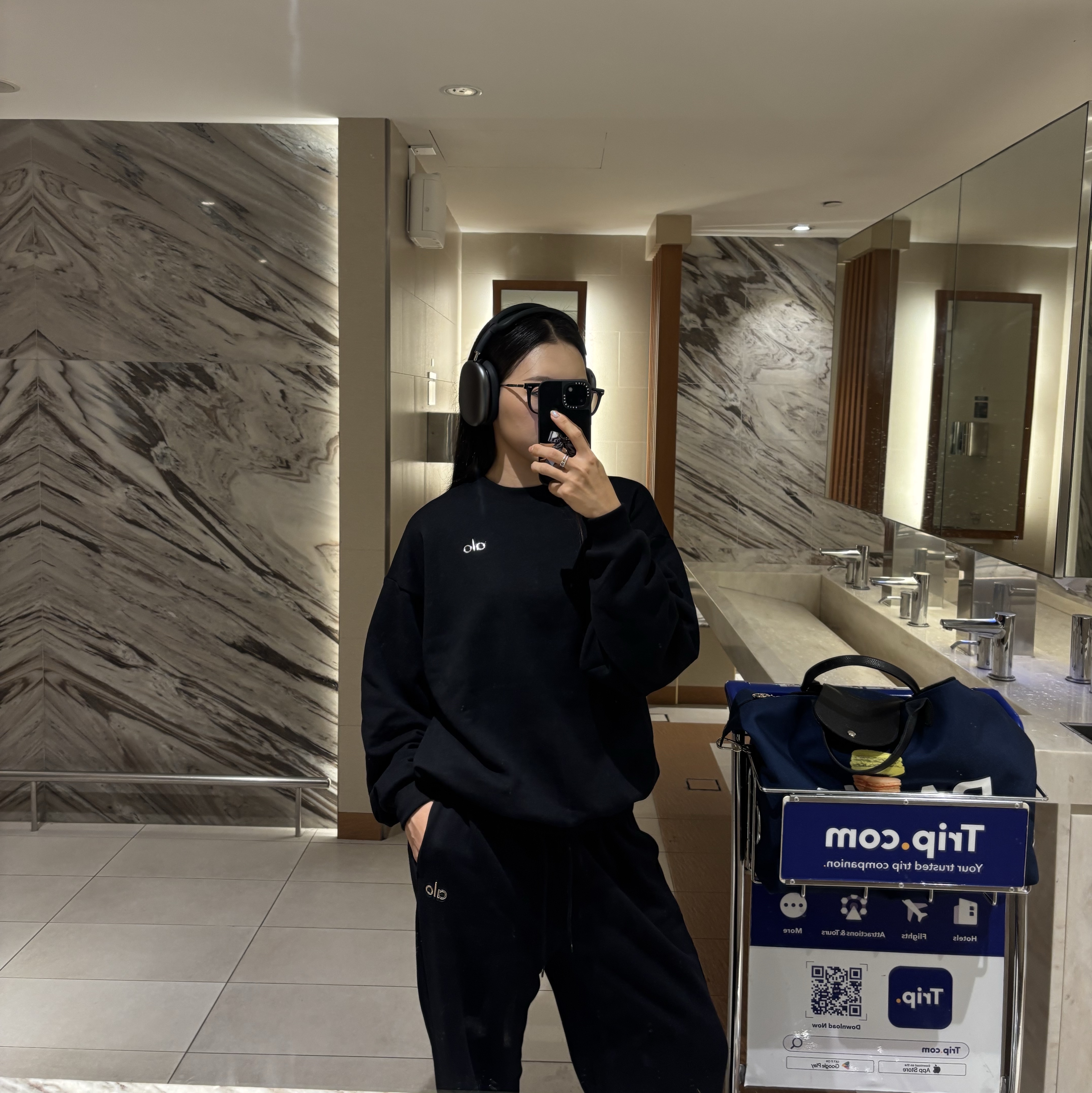 Apple AirPods Max Lightning Space Gray (Korean Ver.), Gentle Monster Zin 01 Black 착용 스타일 - 2