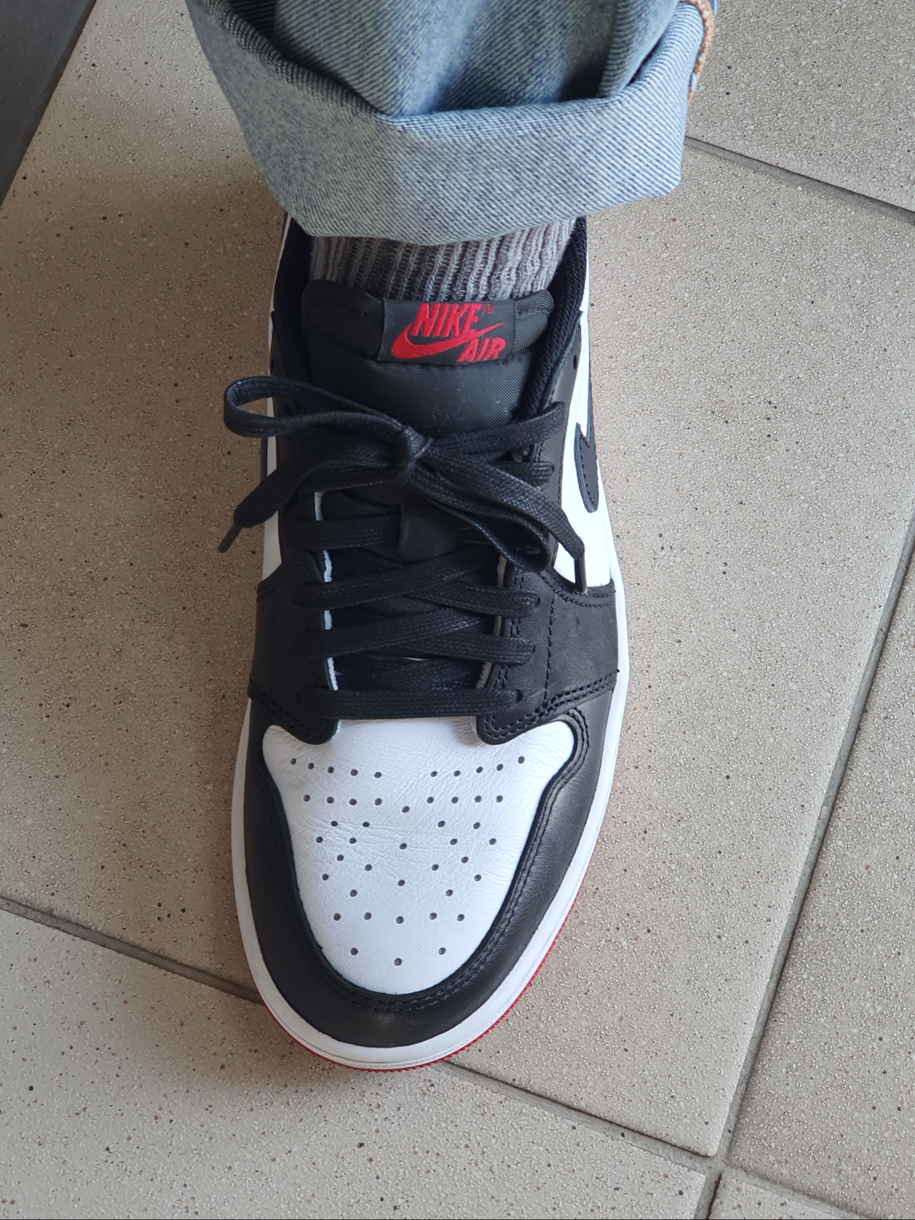 Jordan 1 Retro Low OG Black Toe 착용 스타일 - 1