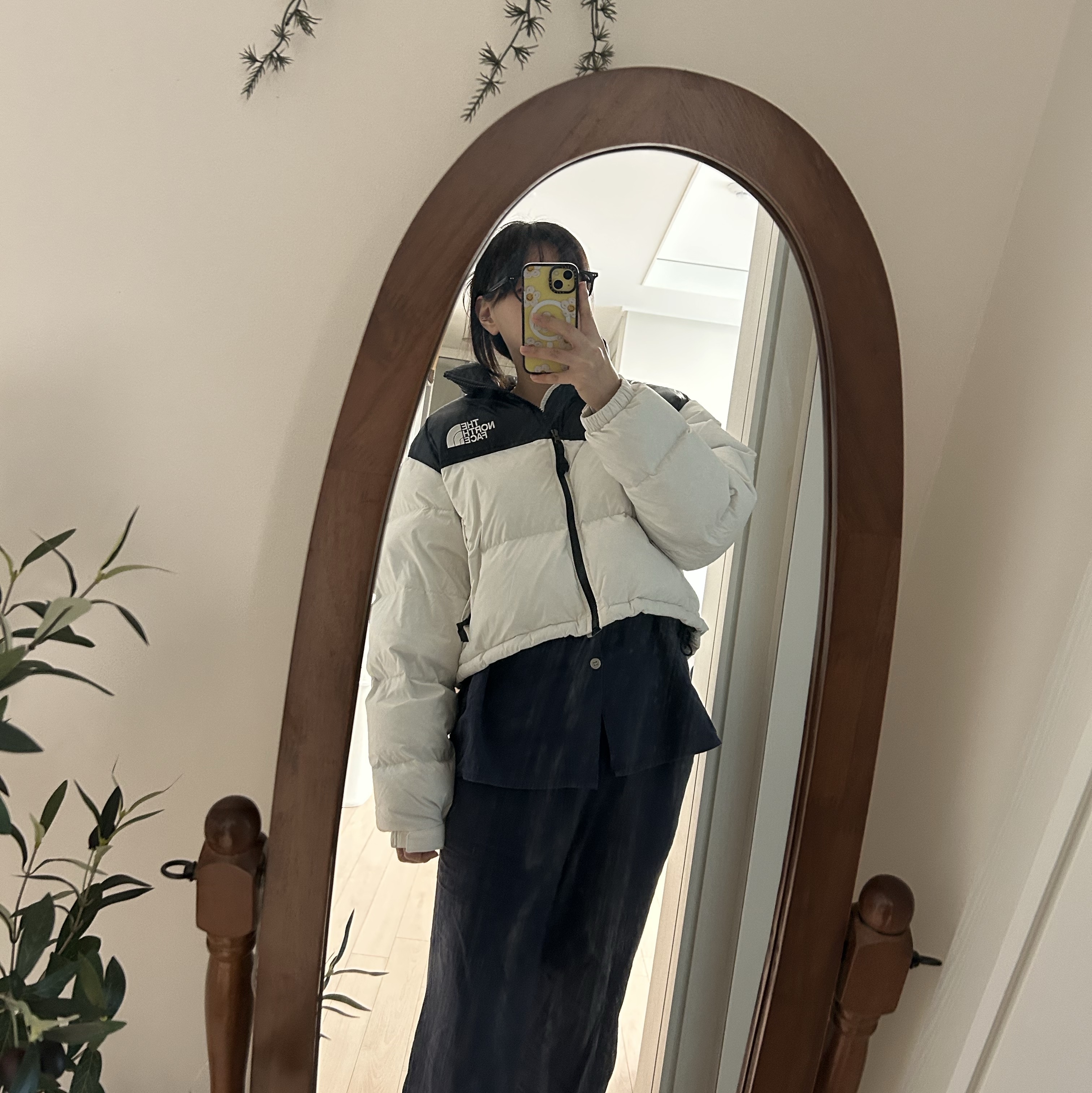 (W) The North Face Nuptse Short Jacket Gardenia White TNF Black 착용 스타일