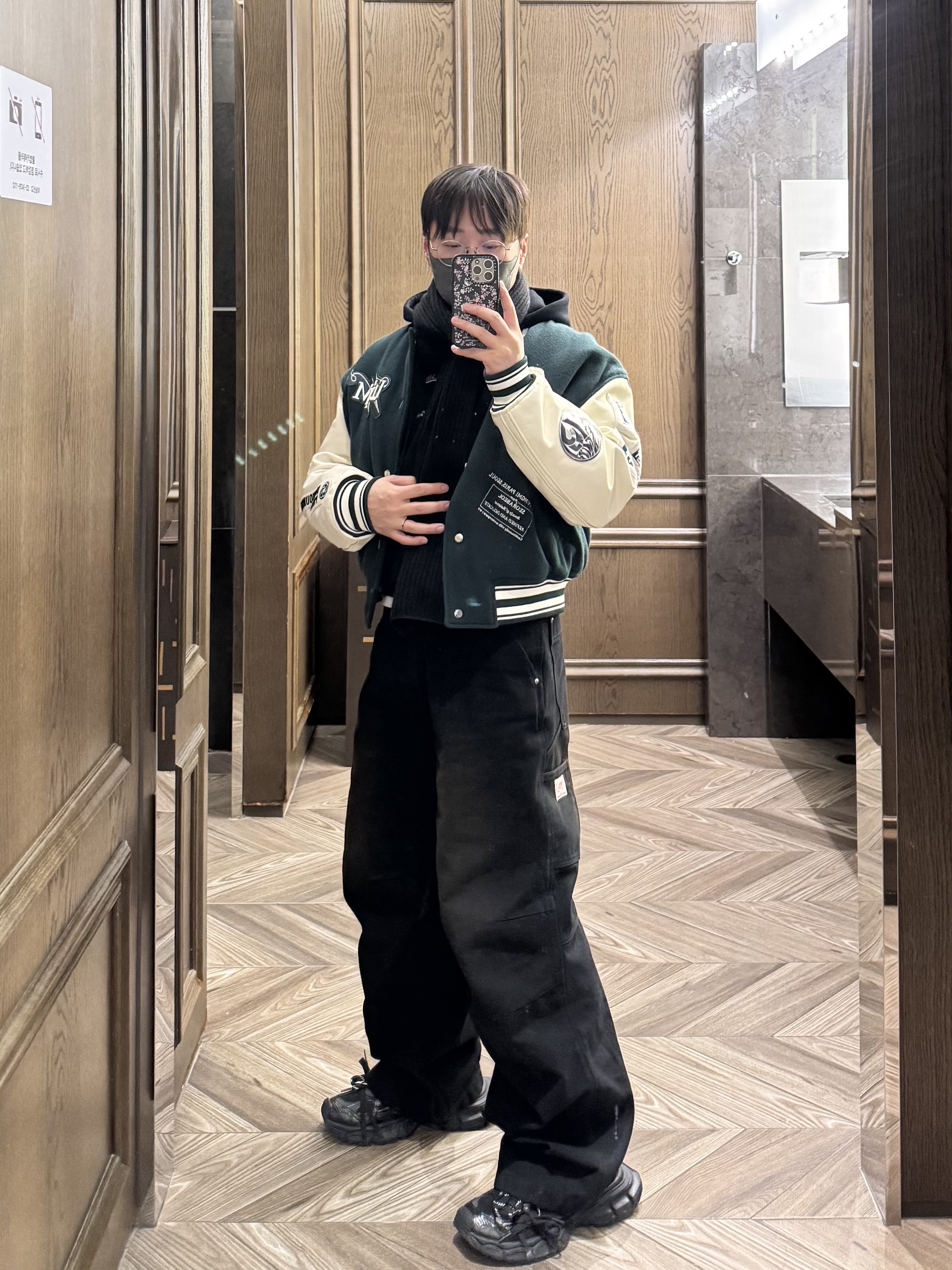 Off-White Weed Arrow Oversized Hoodie Black, Wooyoungmi 3D Wide Denim Pants Black 착용 스타일 - 5