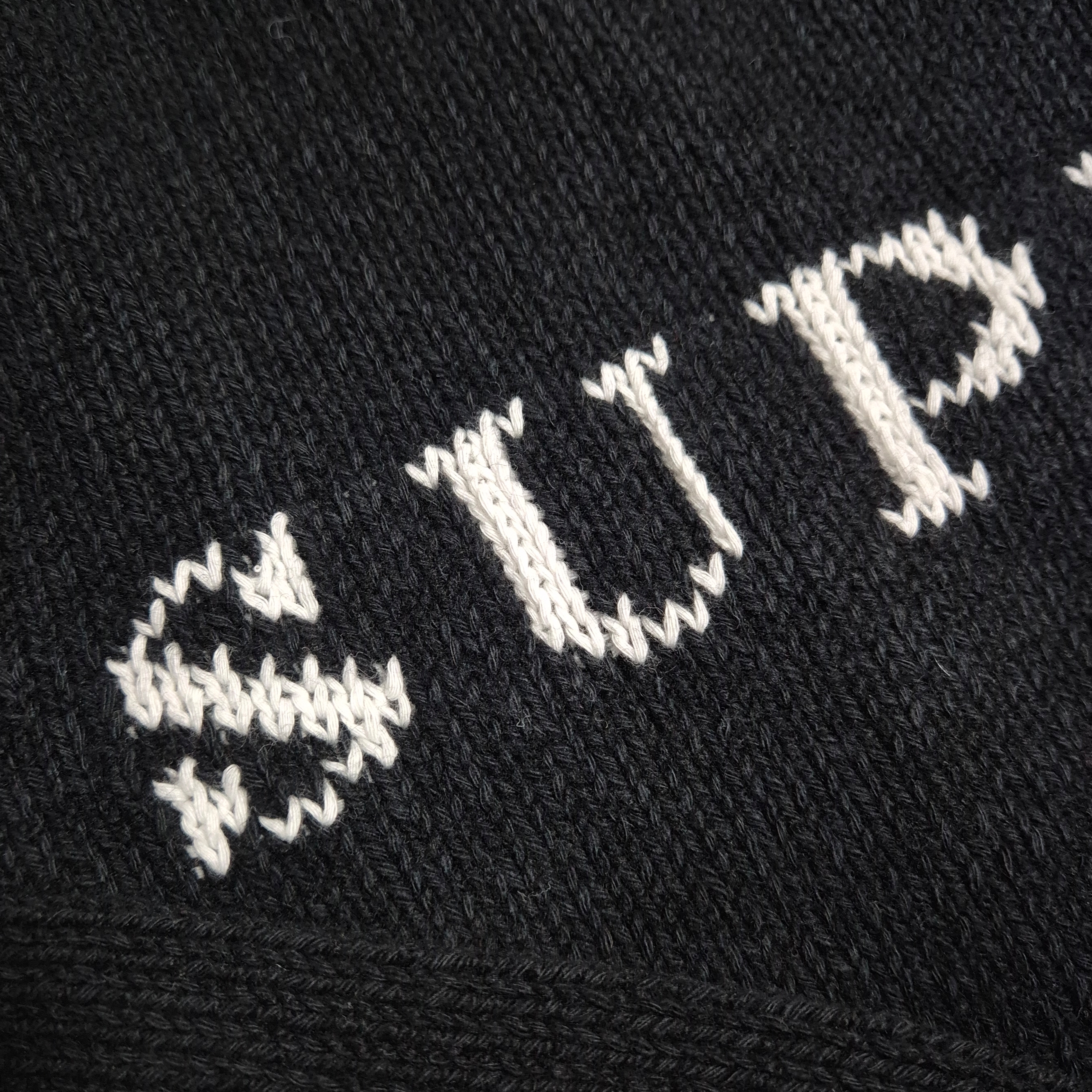 Supreme Contrast Logo Sweater Black - 25SS 착용 스타일 - 2