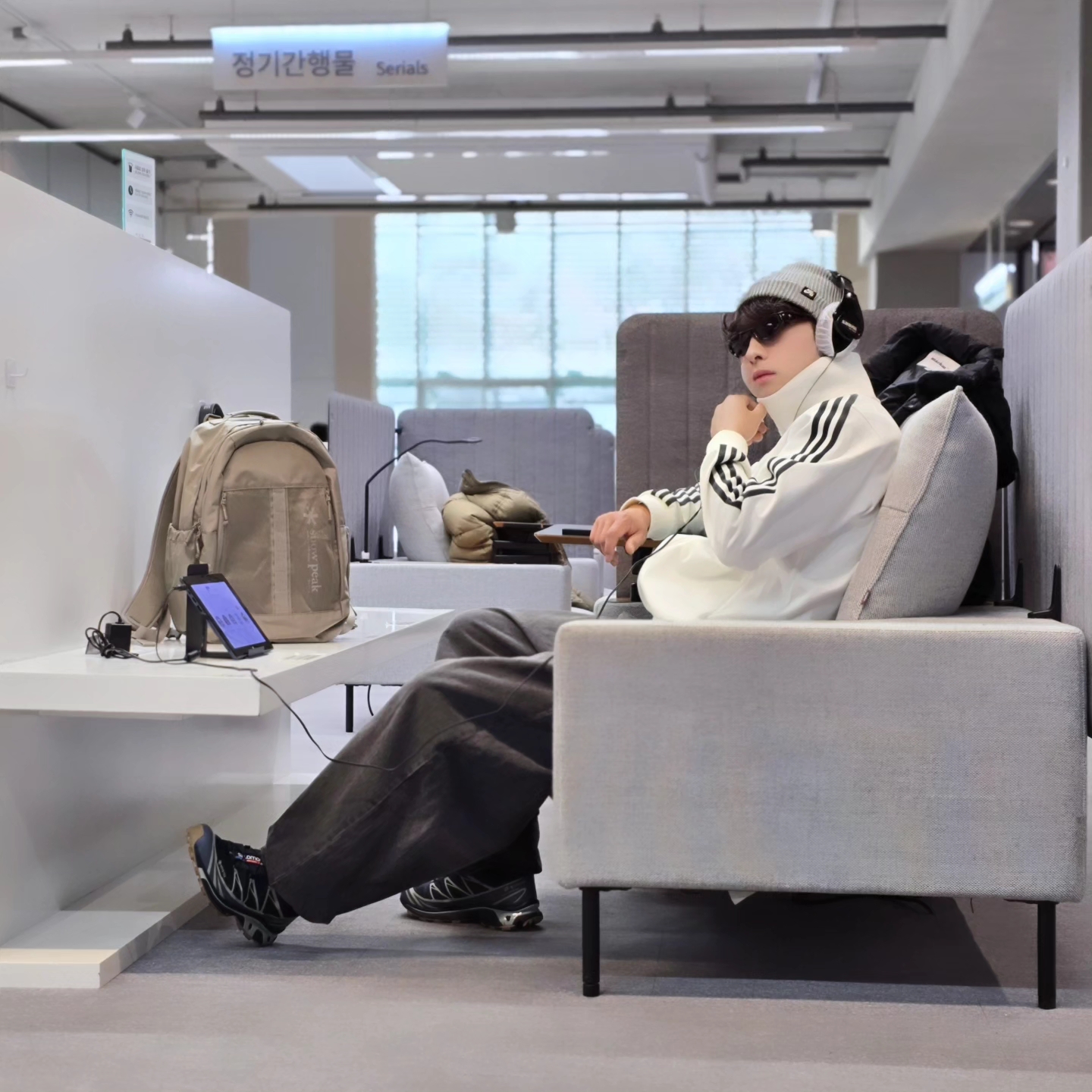 Nike SB Fisherman Beanie Dark Grey Heather, Adidas German Beckenbauer Track Top Off White - KR Sizing 착용 스타일 - 3