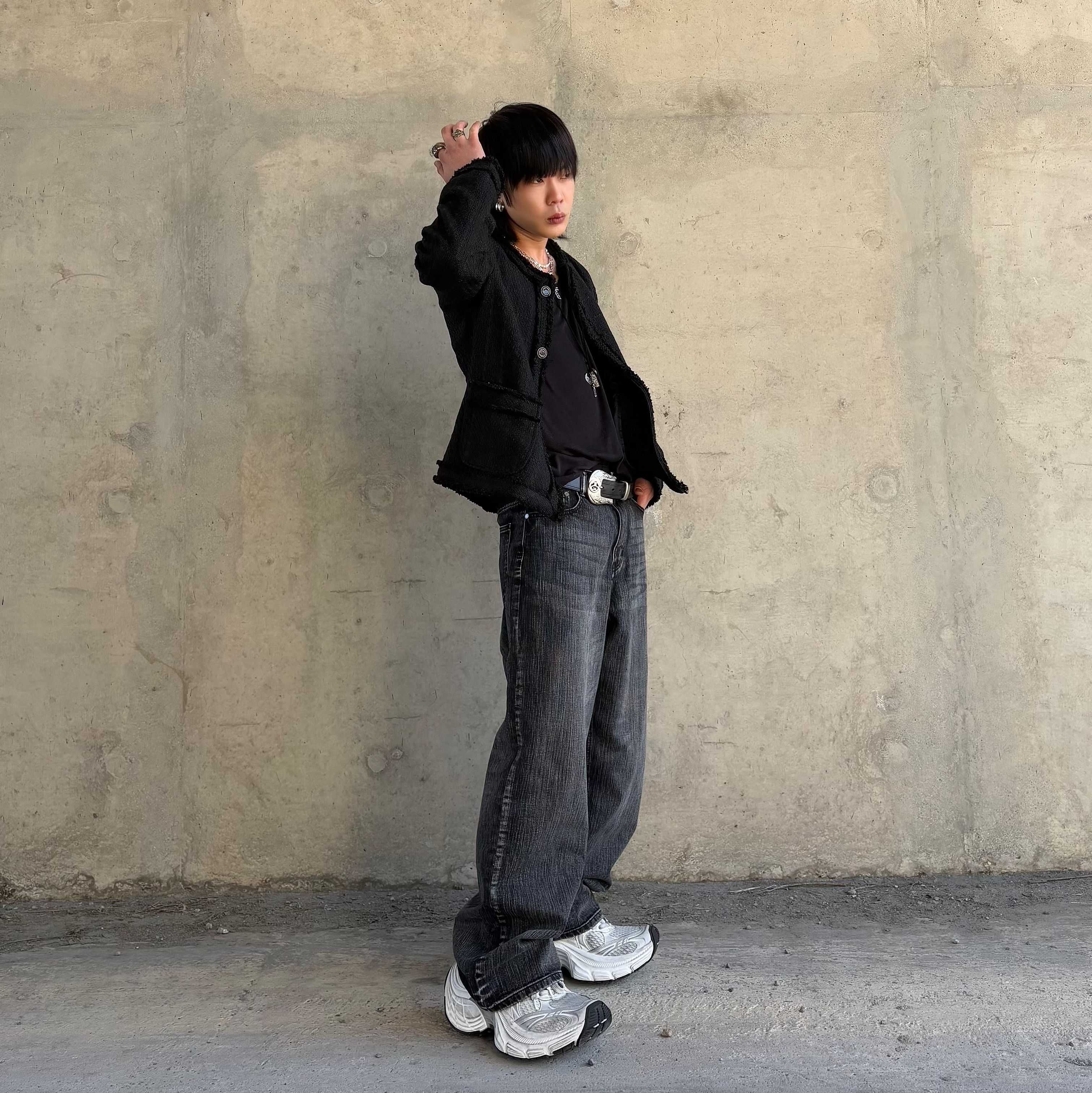 Stussy SS Link Cowboy Belt Black, Balenciaga 10XL Sneakers White Grey Silver Black 착용 스타일 - 2