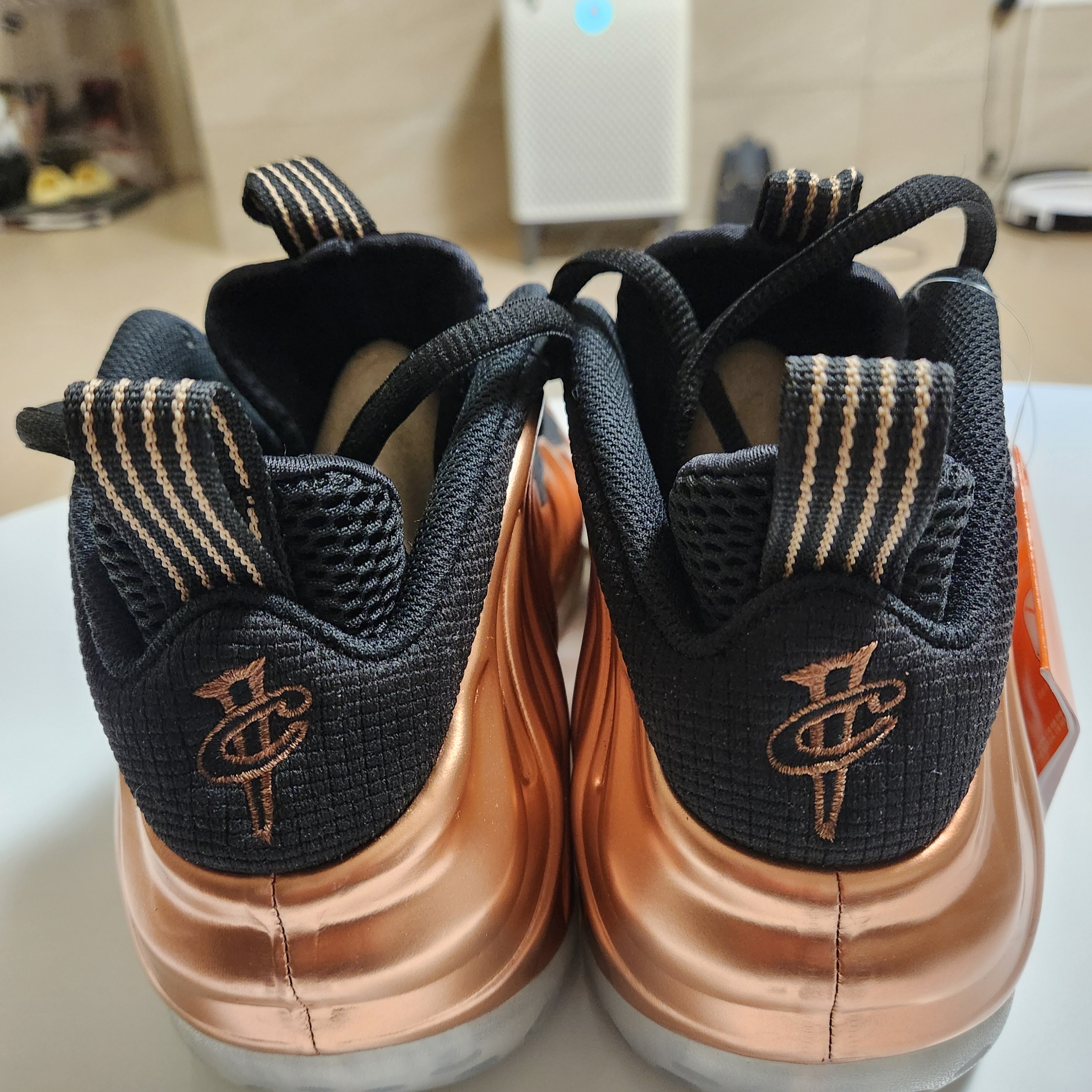 Nike Air Foamposite One Metallic Copper 2024 착용 스타일 - 5