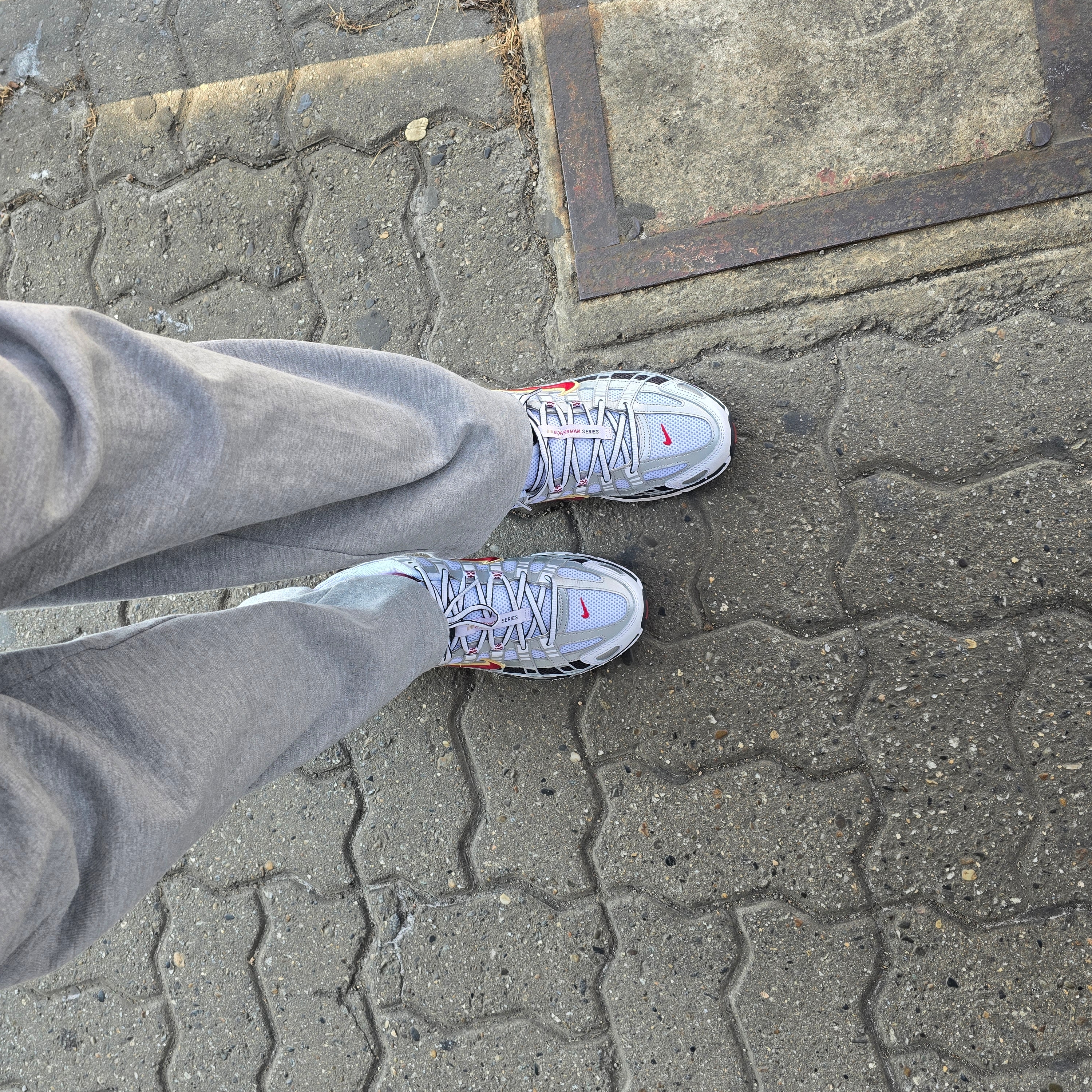 (W) Nike P-6000 Metallic Silver Red 착용 스타일