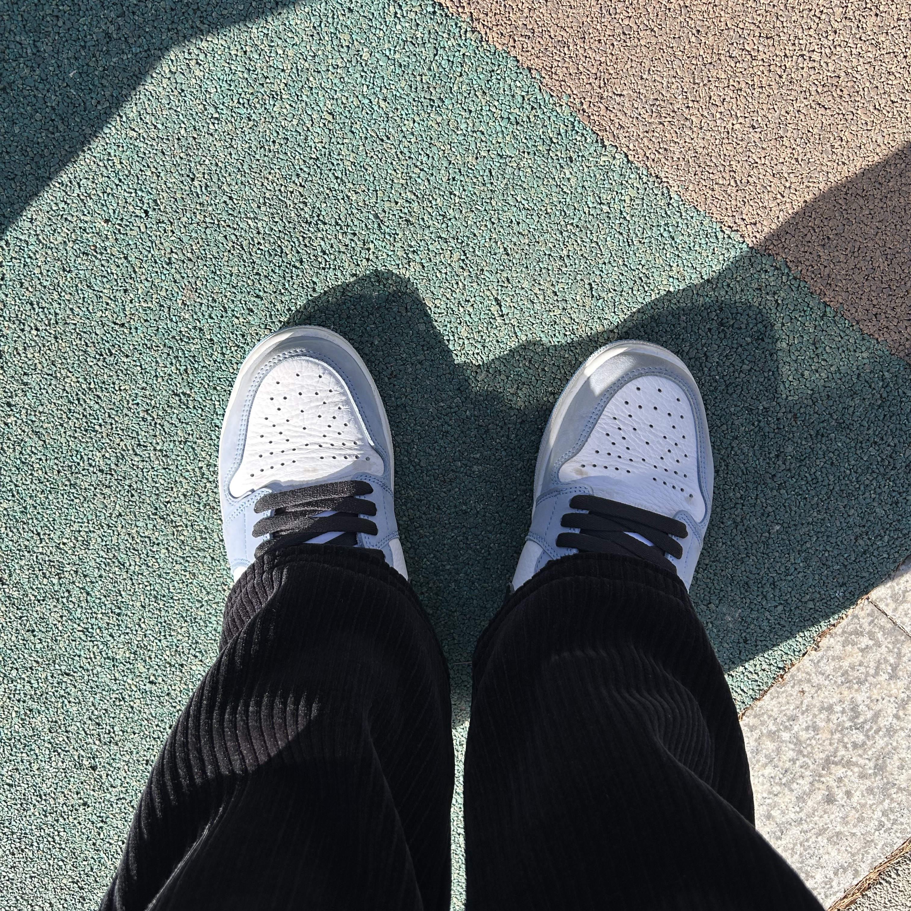 Jordan 1 Retro High OG University Blue 착용 스타일
