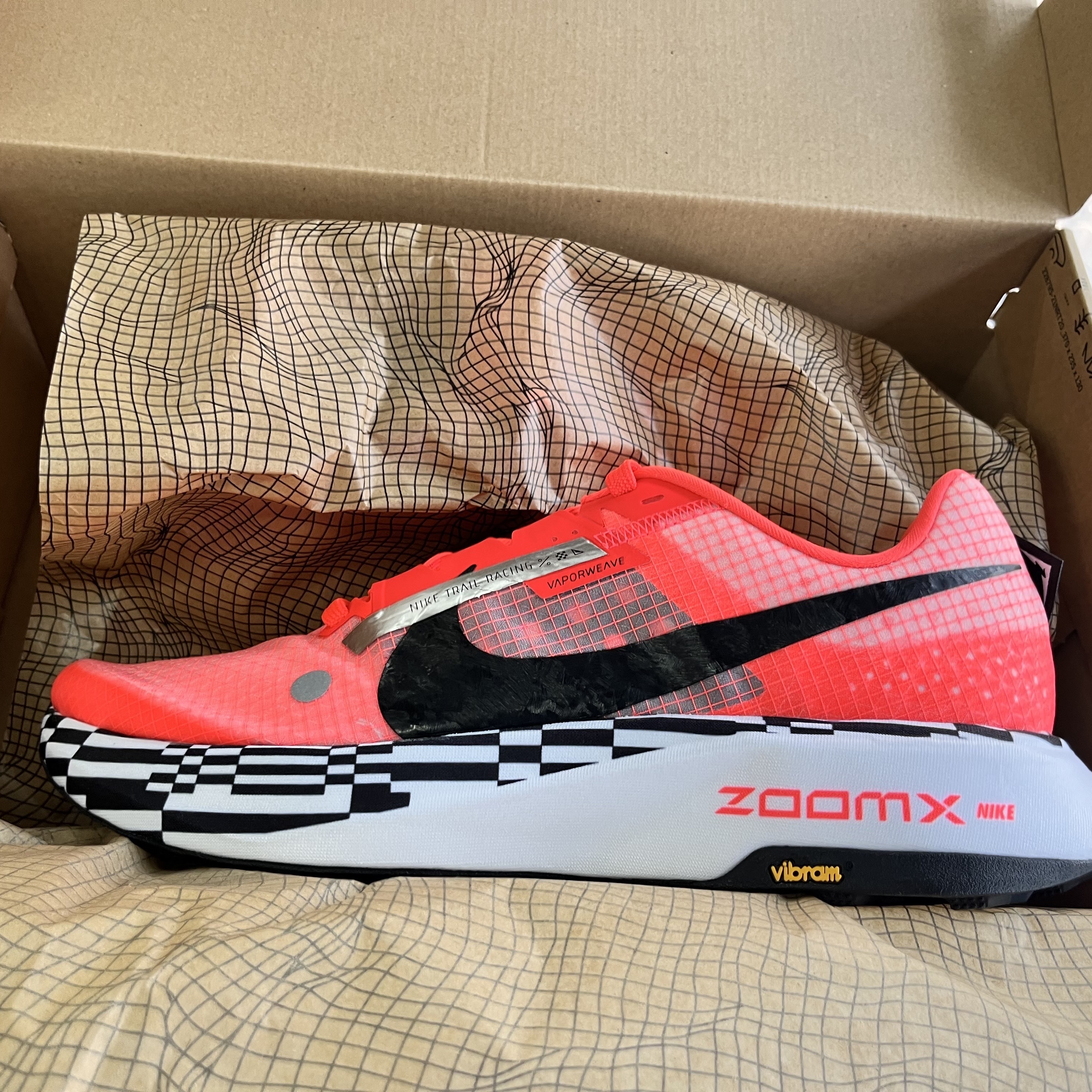 Nike Ultrafly Trail Bright Crimson White 착용 스타일
