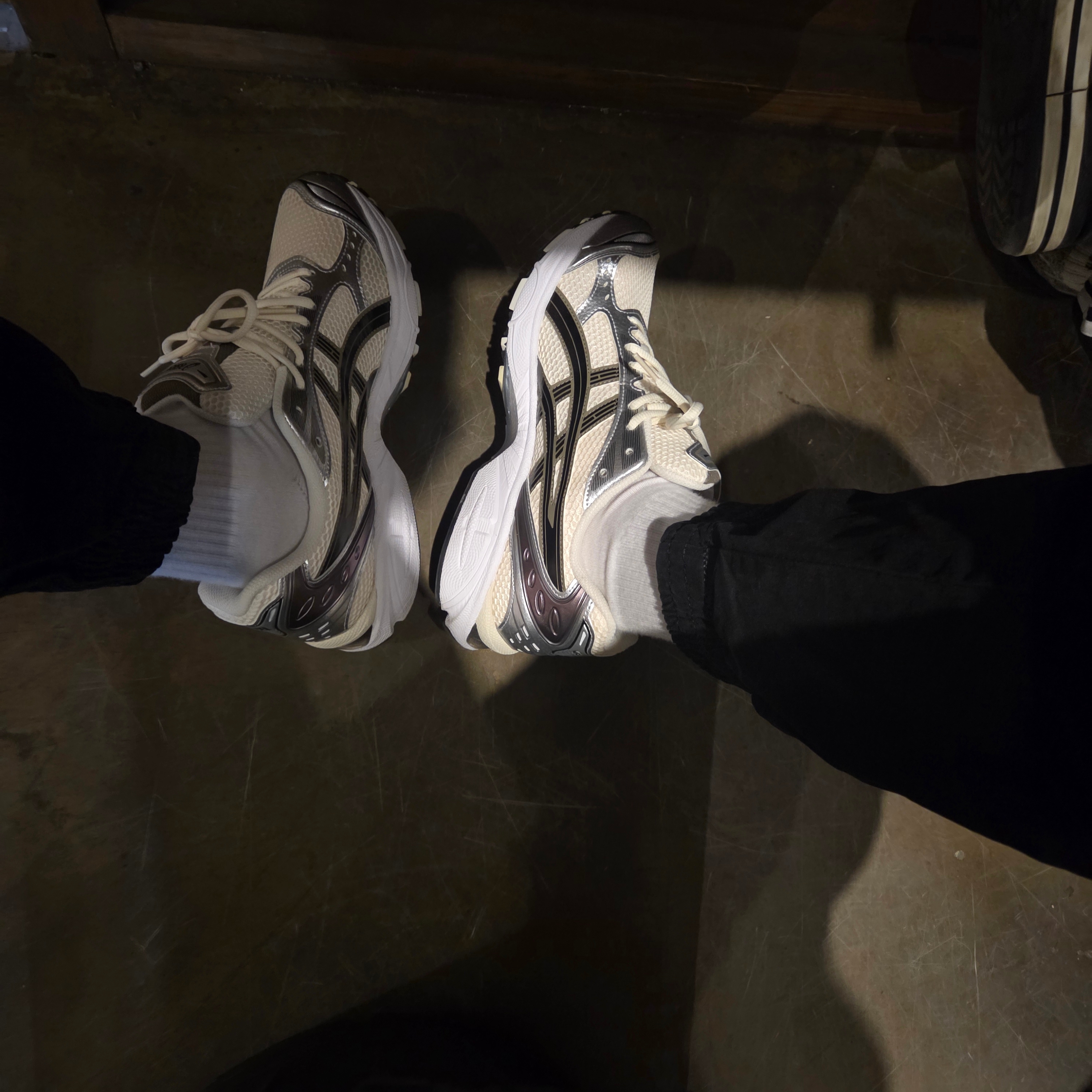 Asics Gel-Kayano 14 Cream Black 착용 스타일