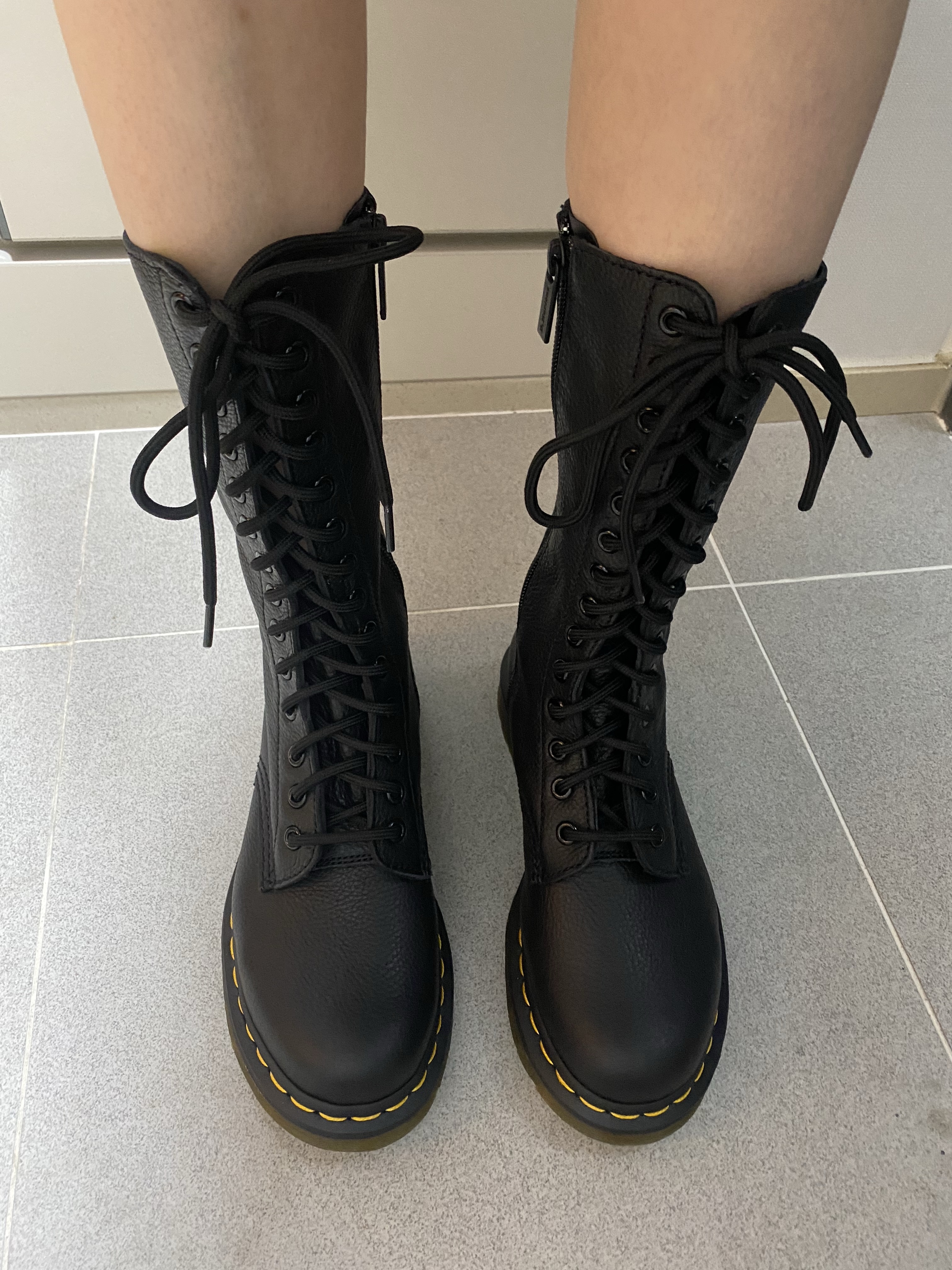 (W) Dr. Martens 1B99 Boots Black 착용 스타일 - 2
