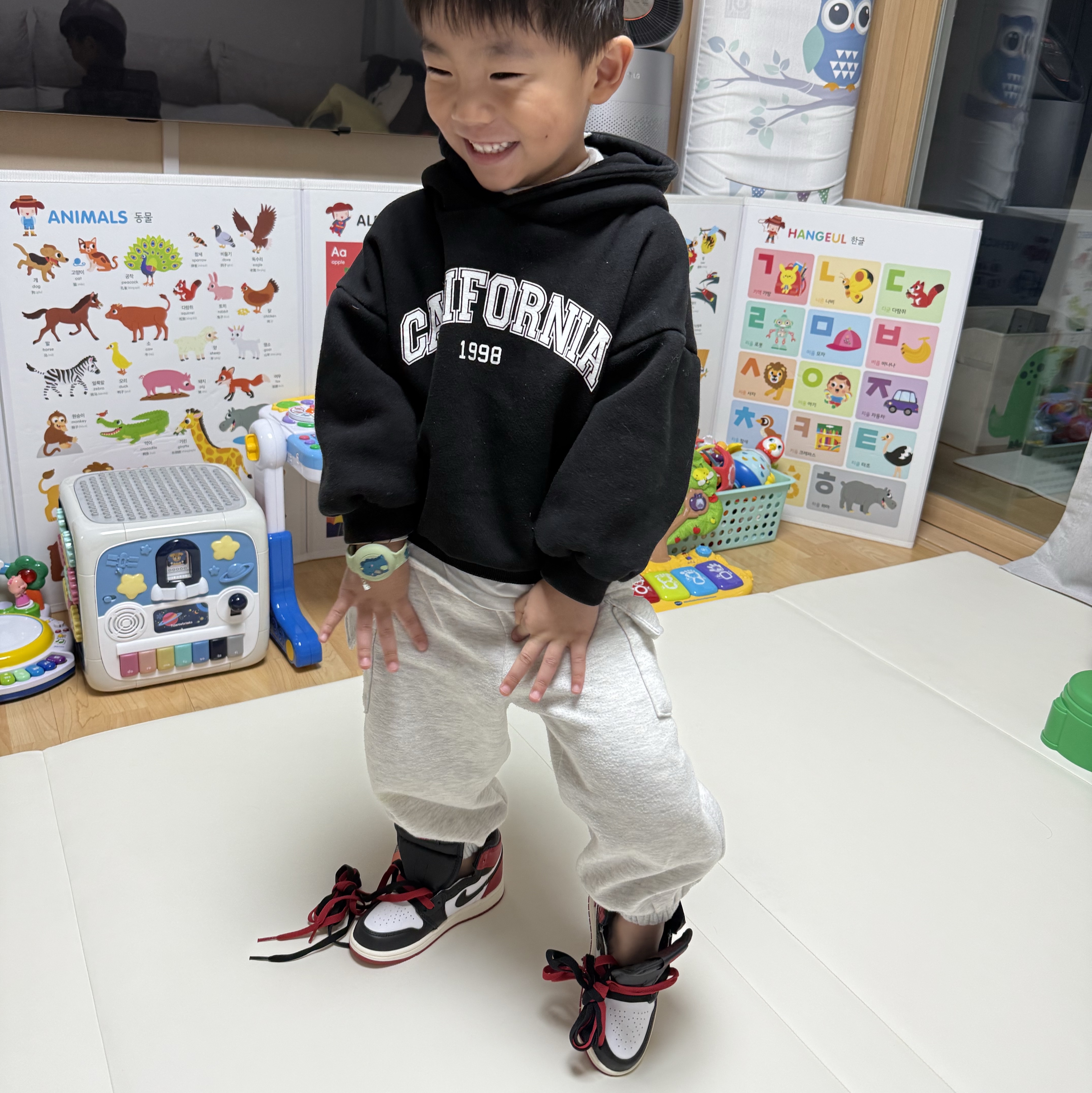 Jordan 1 Retro High OG Black Toe 착용 스타일 - 1