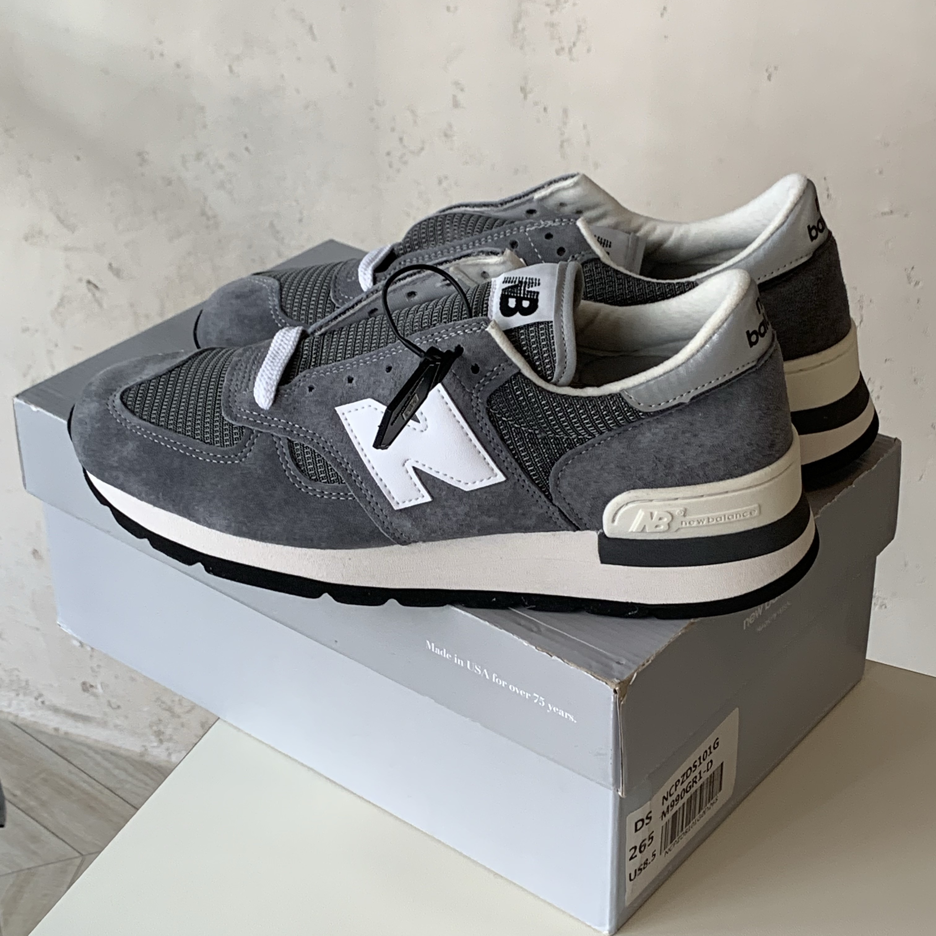 New Balance 990v1 Made in USA Grey White 착용 스타일
