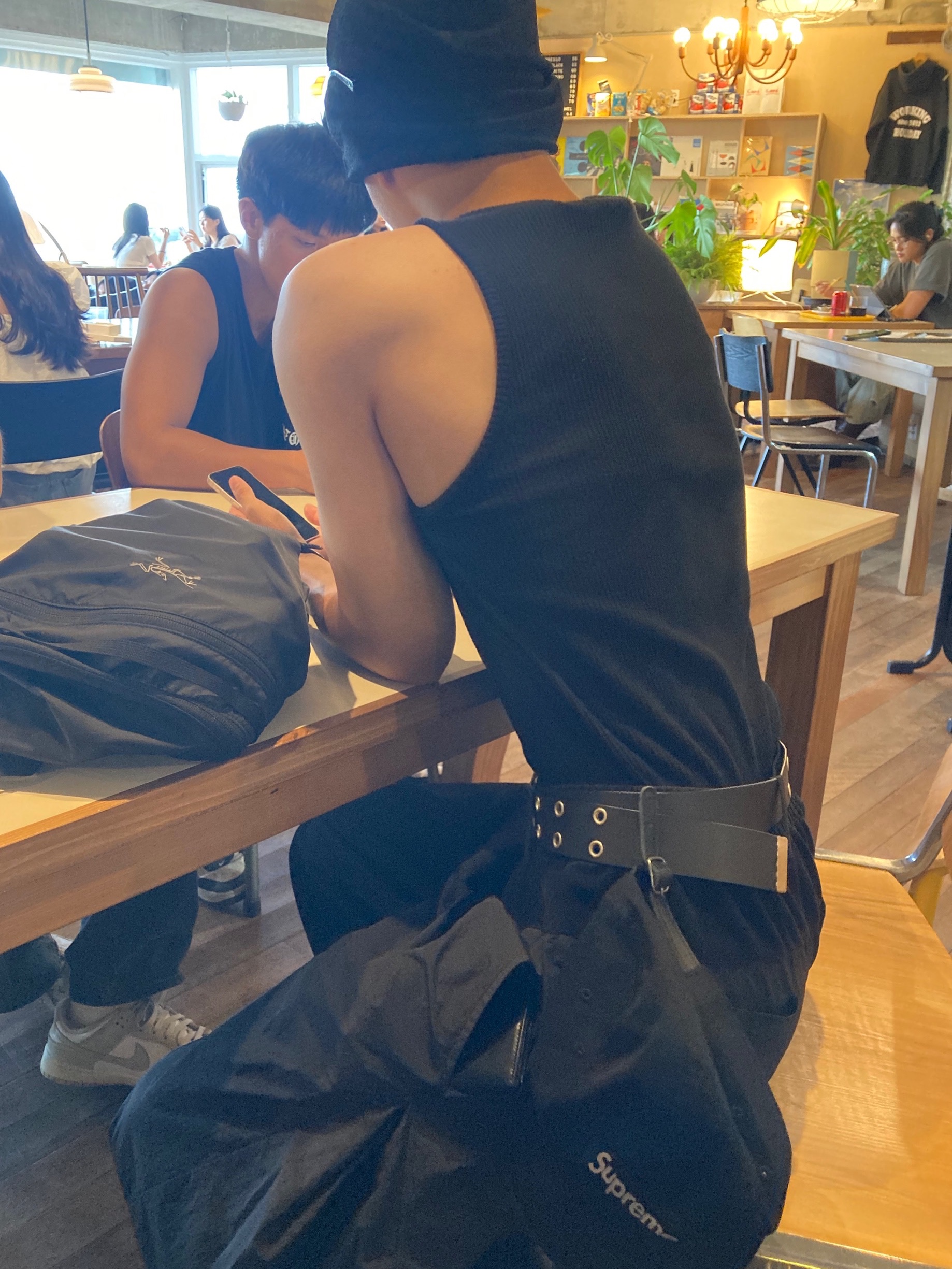 Supreme Washed Chino Twill Camp Cap Black, Arc'teryx Heliad 15 Backpack Black 착용 스타일