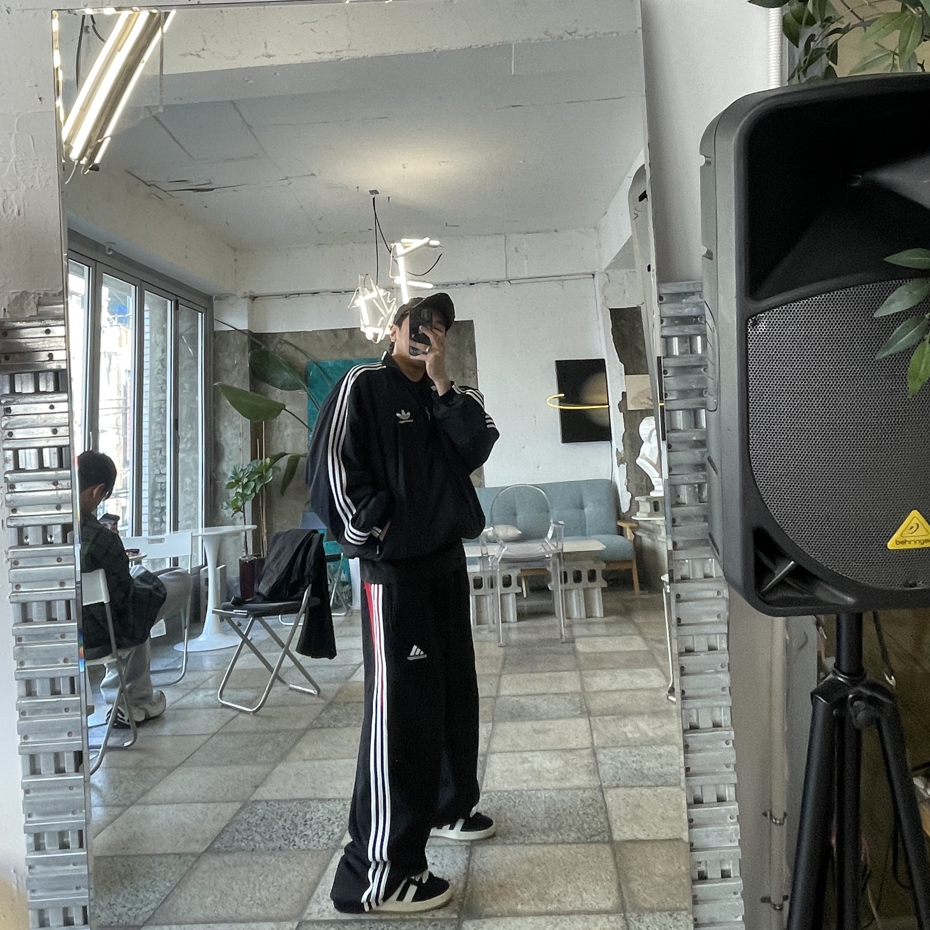 Balenciaga x Adidas Fleece Baggy Sweatpants Black, Balenciaga x Adidas Reversible Padded Jacket Green 착용 스타일