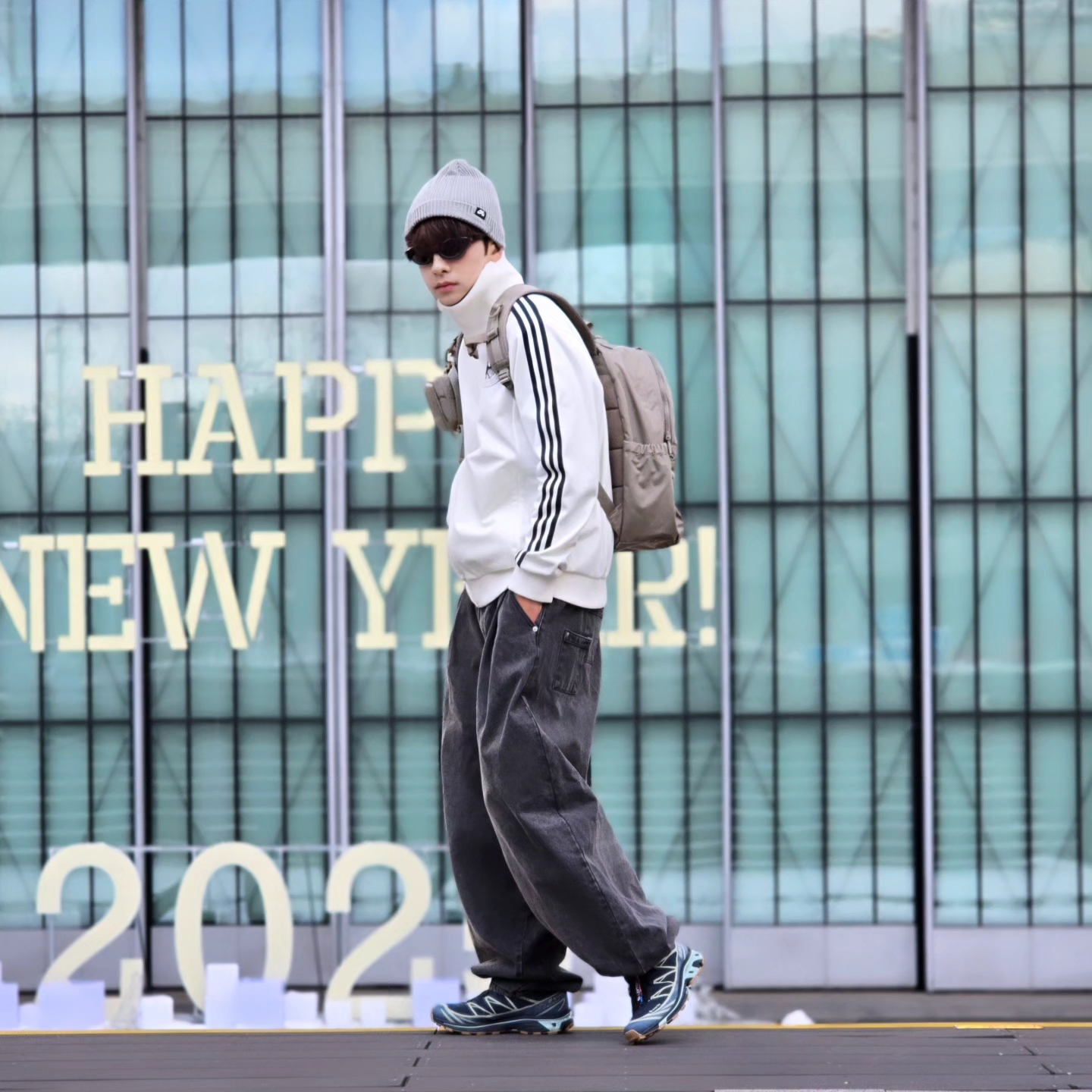 Nike SB Fisherman Beanie Dark Grey Heather, Adidas German Beckenbauer Track Top Off White - KR Sizing 착용 스타일 - 3