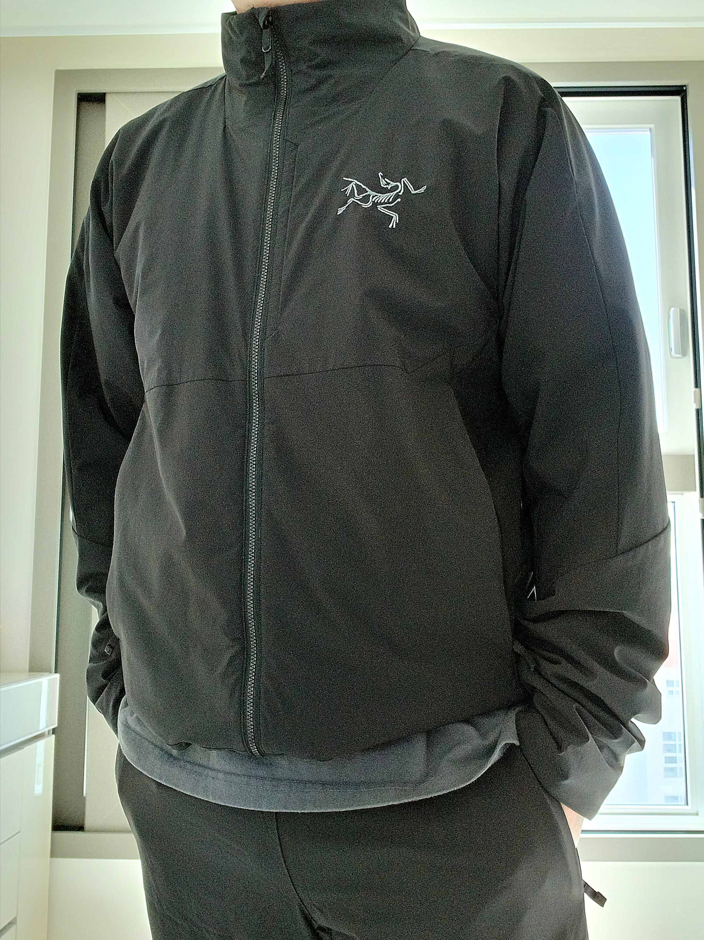 Arc'teryx Allium Insulated Jacket Black 착용 스타일 - 3