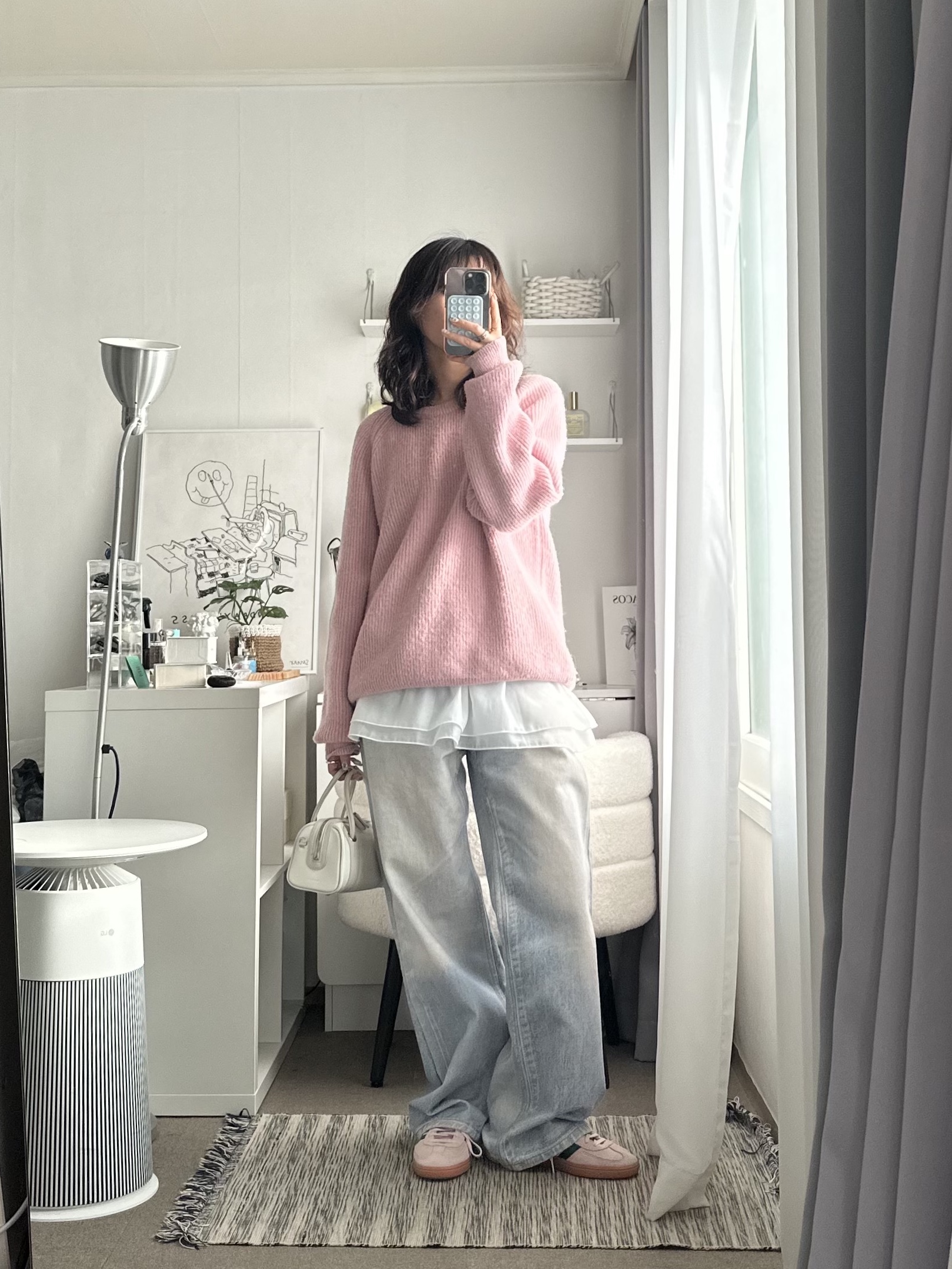 (W) Adidas Spezial Handball Clear Pink, APOA Rueda Mini Bag Off White 착용 스타일 - 3