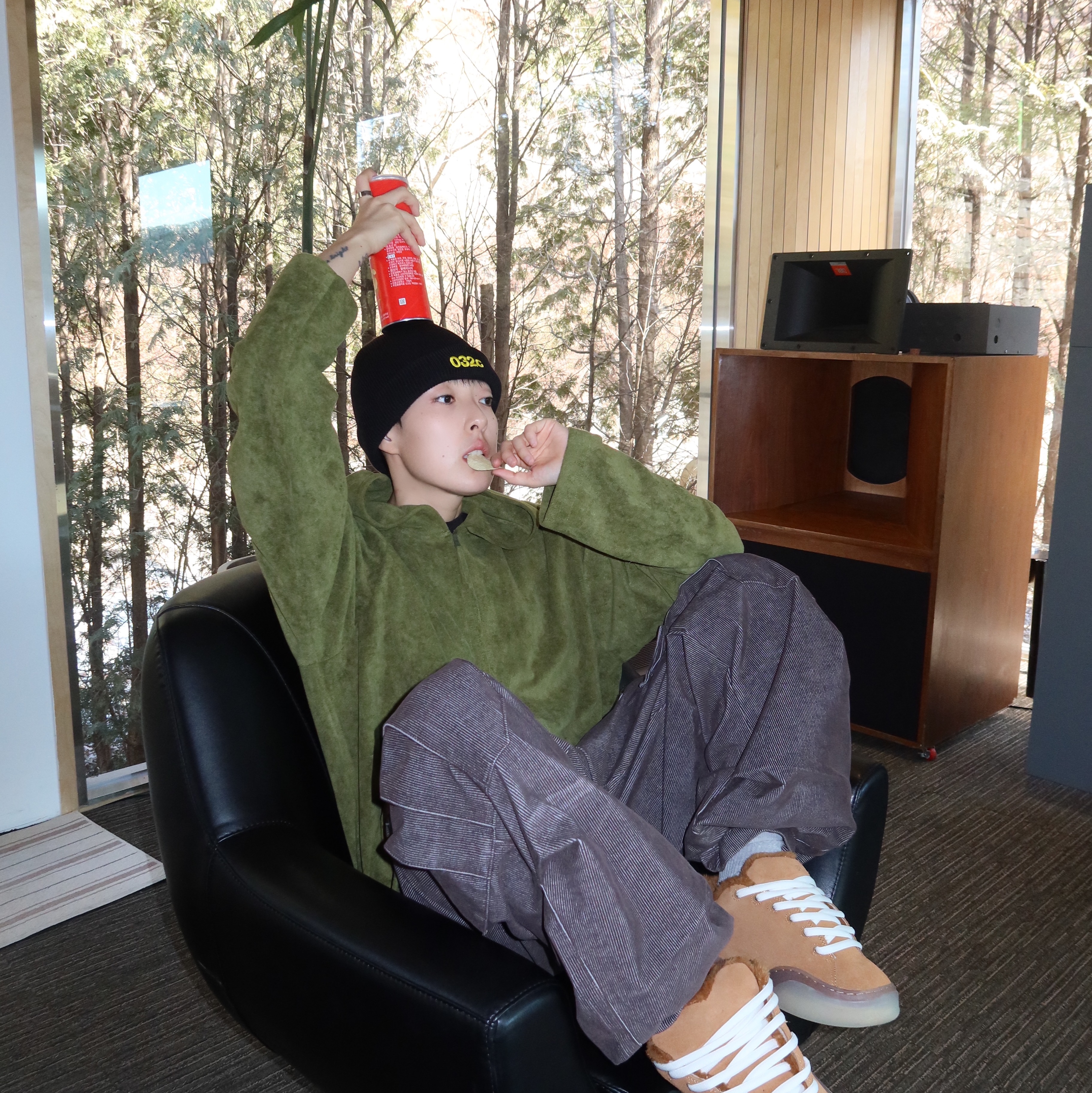 Hono Report Hooded Zip-Up Olive Green, Hono Report Big Pocket Cargo Pants Brown 착용 스타일 - 1