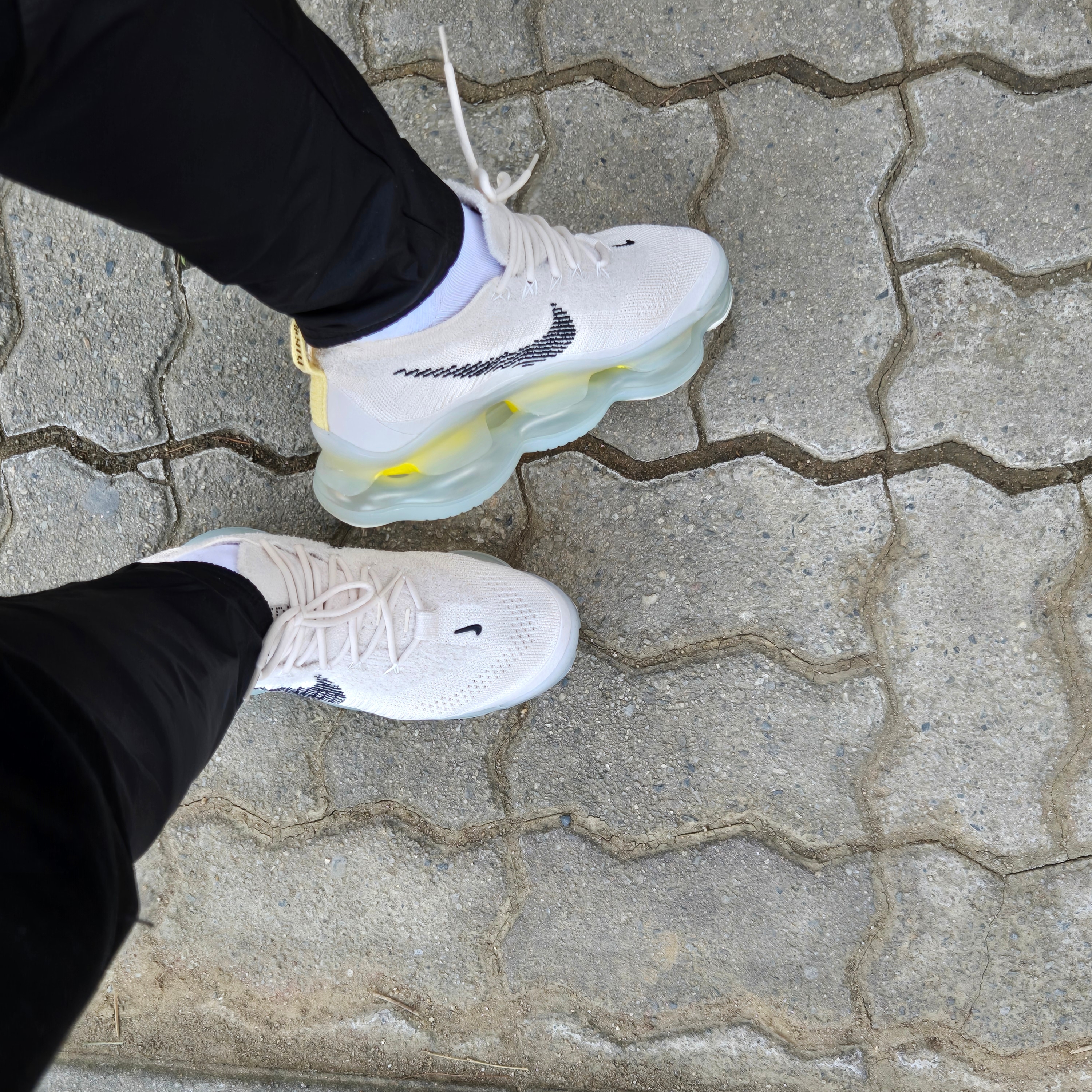 Nike Air Max Scorpion Flyknit Lemon Wash 착용 스타일