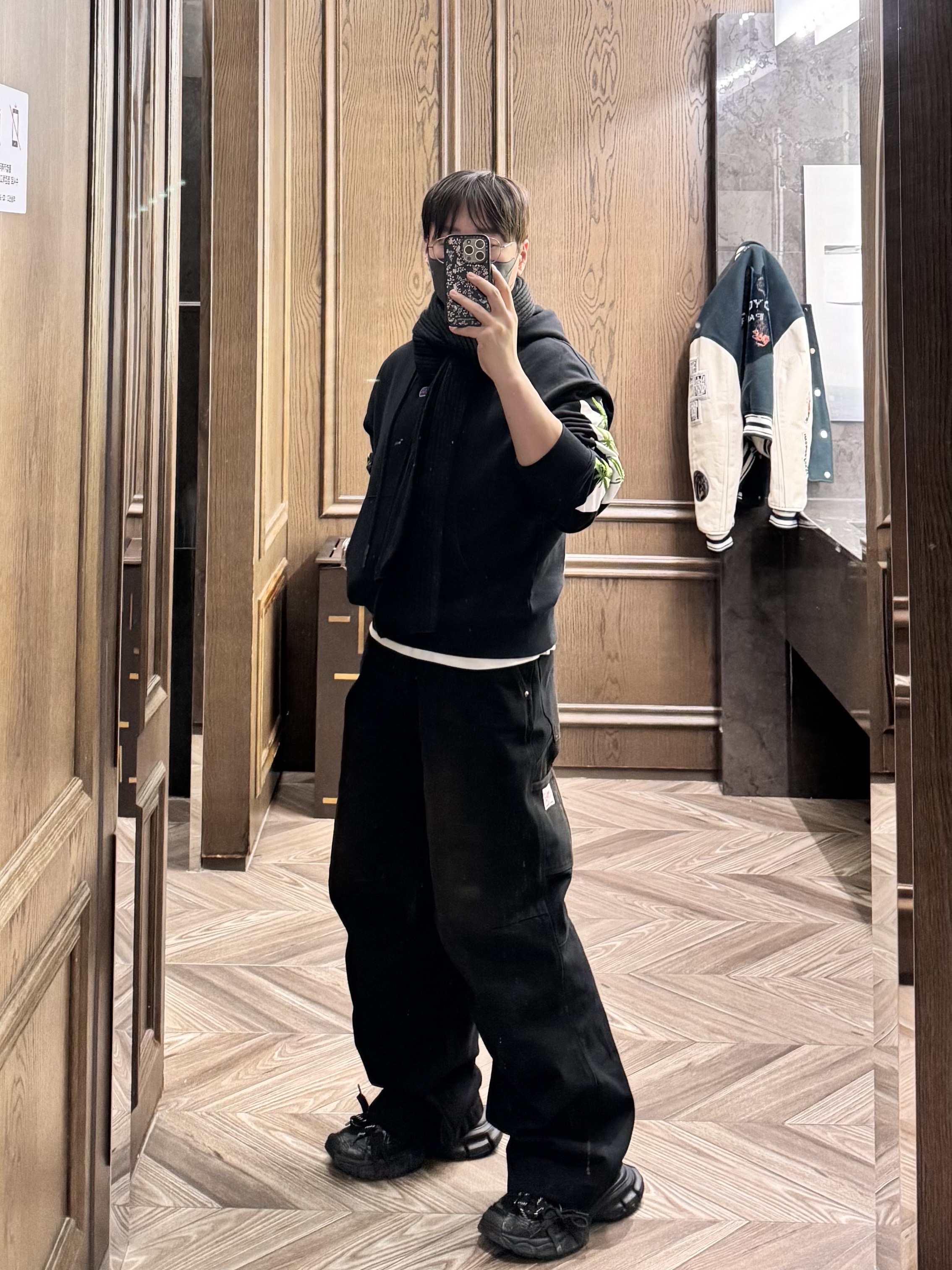 Off-White Weed Arrow Oversized Hoodie Black, Wooyoungmi 3D Wide Denim Pants Black 착용 스타일 - 2